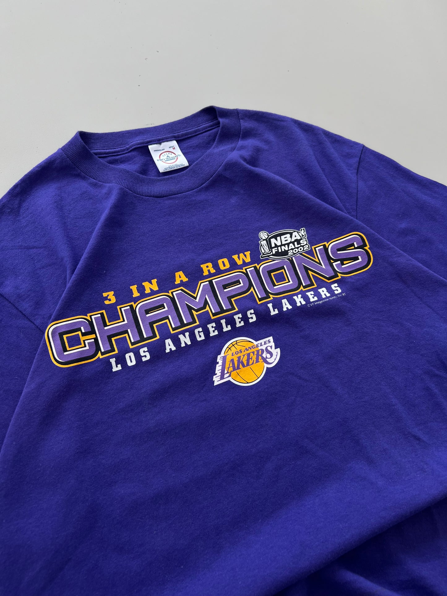 Medium 2002 LA Lakers NBA Finals T-shirt