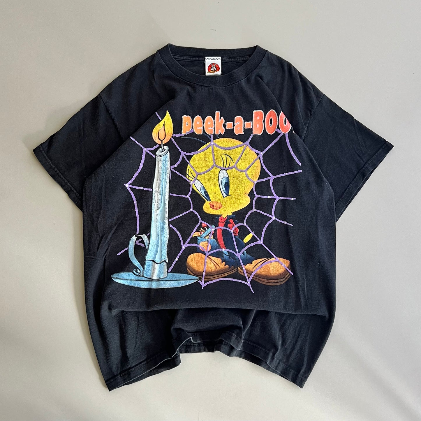 Medium 2001 Tweetie Bird Peek-A-Boo T-shirt
