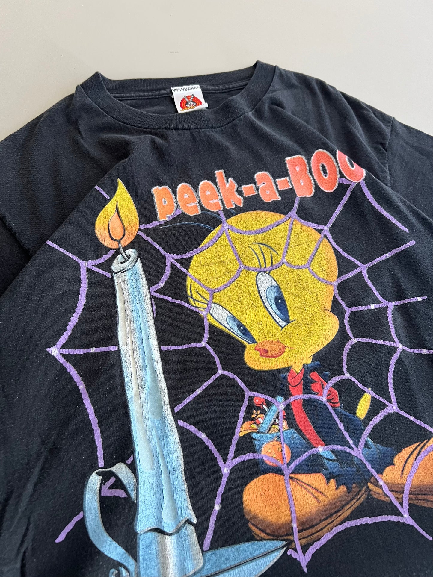 Medium 2001 Tweetie Bird Peek-A-Boo T-shirt