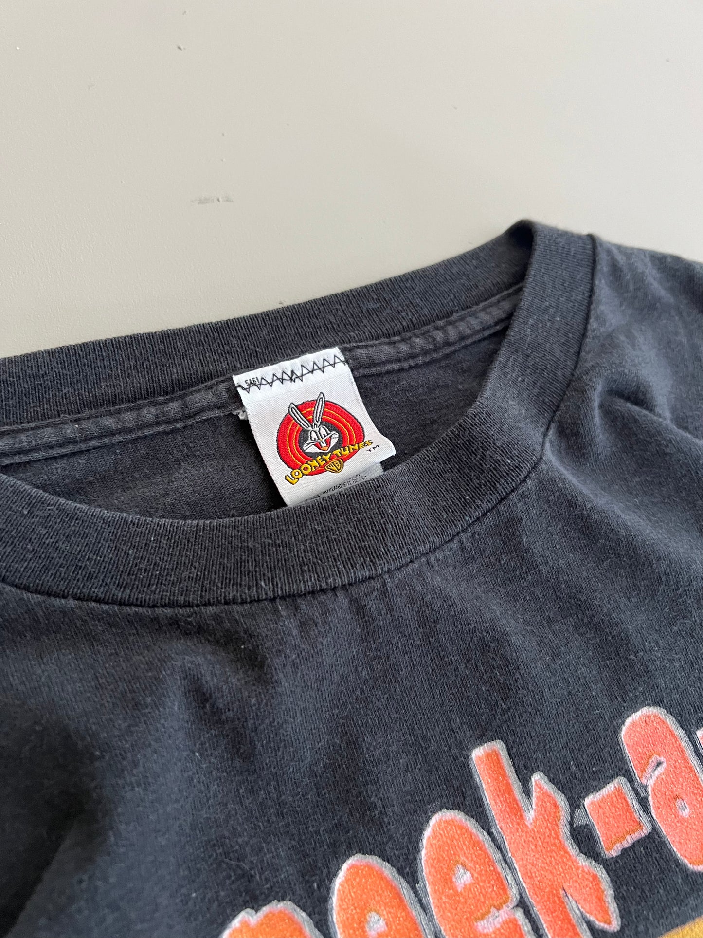 Medium 2001 Tweetie Bird Peek-A-Boo T-shirt