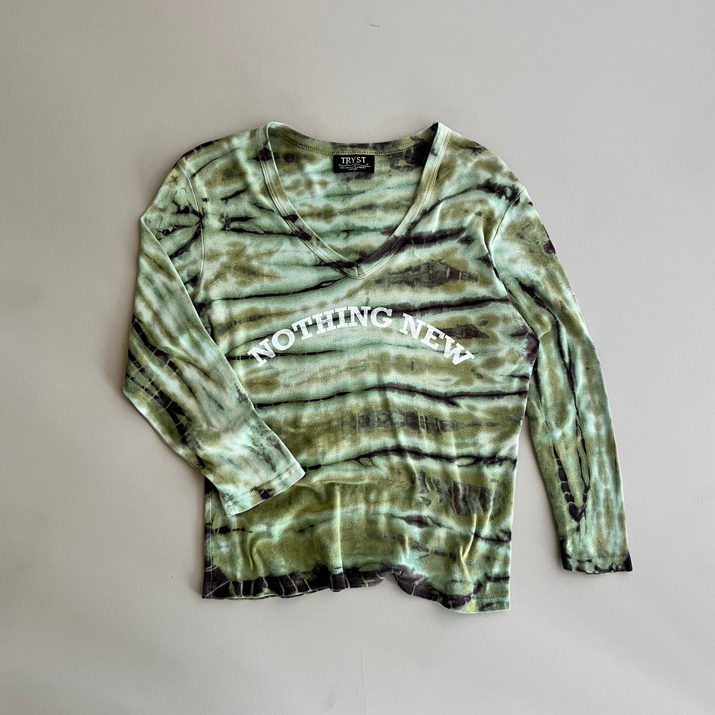 Large Women's 2000s TRYST Tye Die Long Sleeve Shop Merch