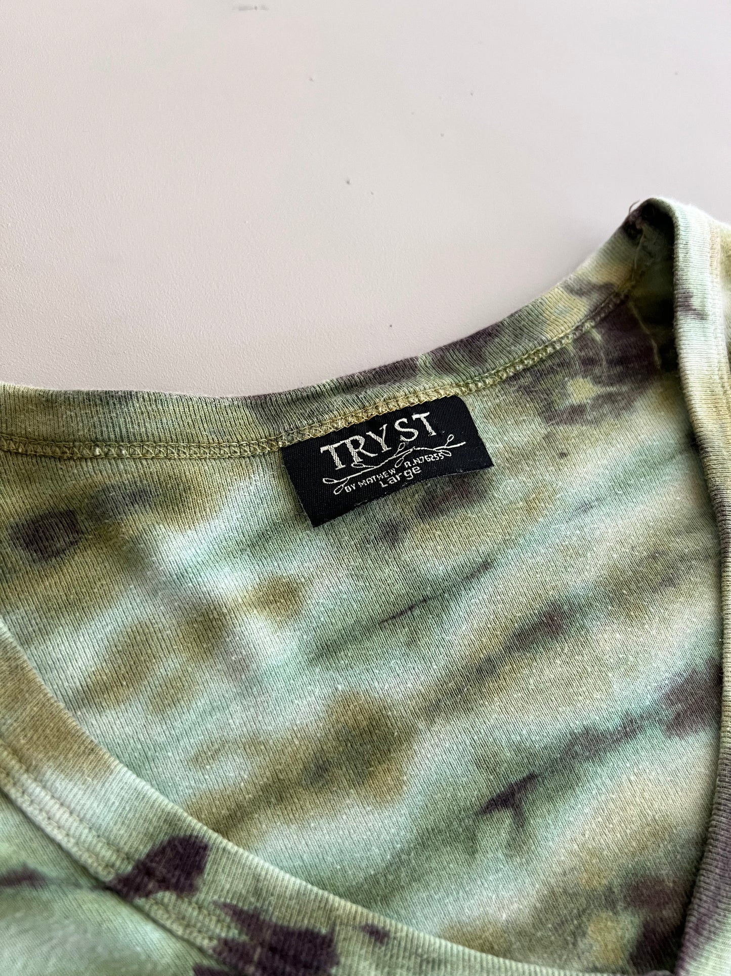 Large Women's 2000s TRYST Tye Die Long Sleeve Shop Merch