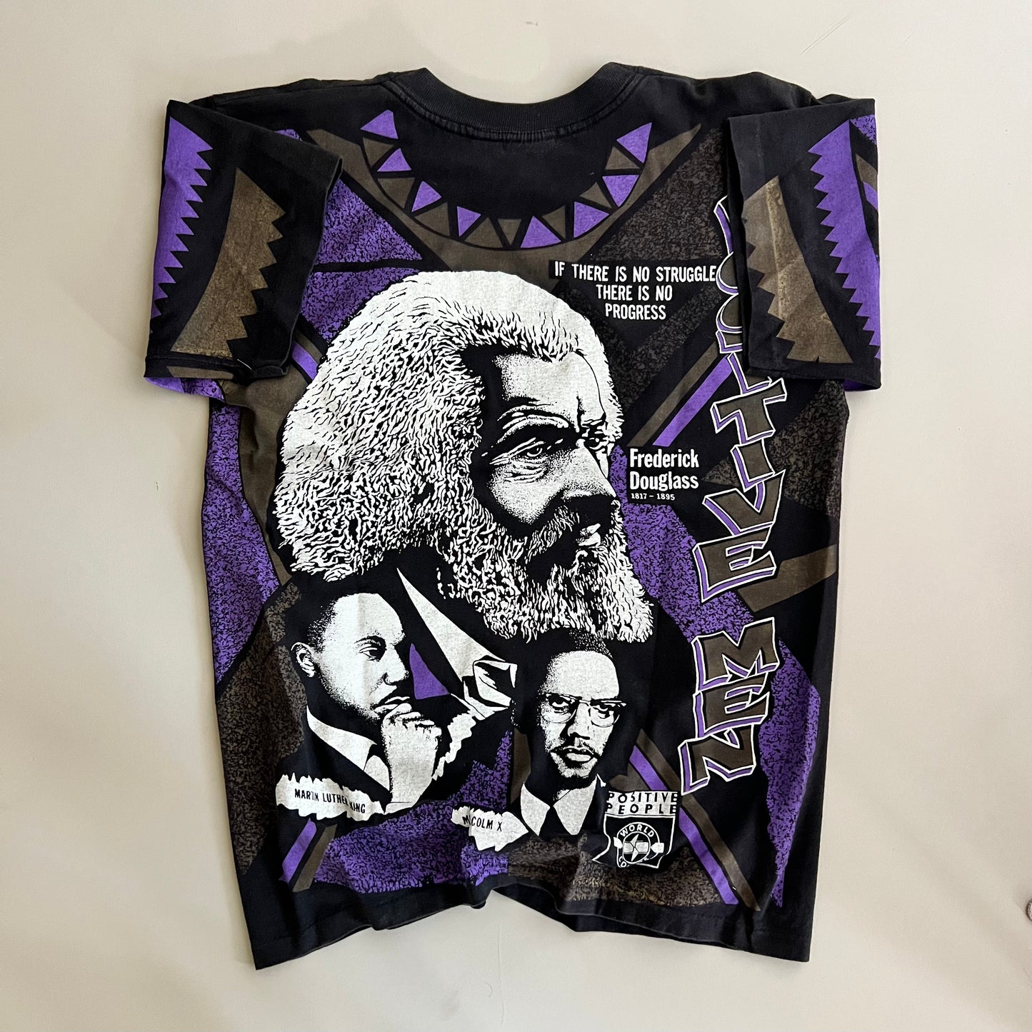 Large 90s Positive Men World Colors T-shirt