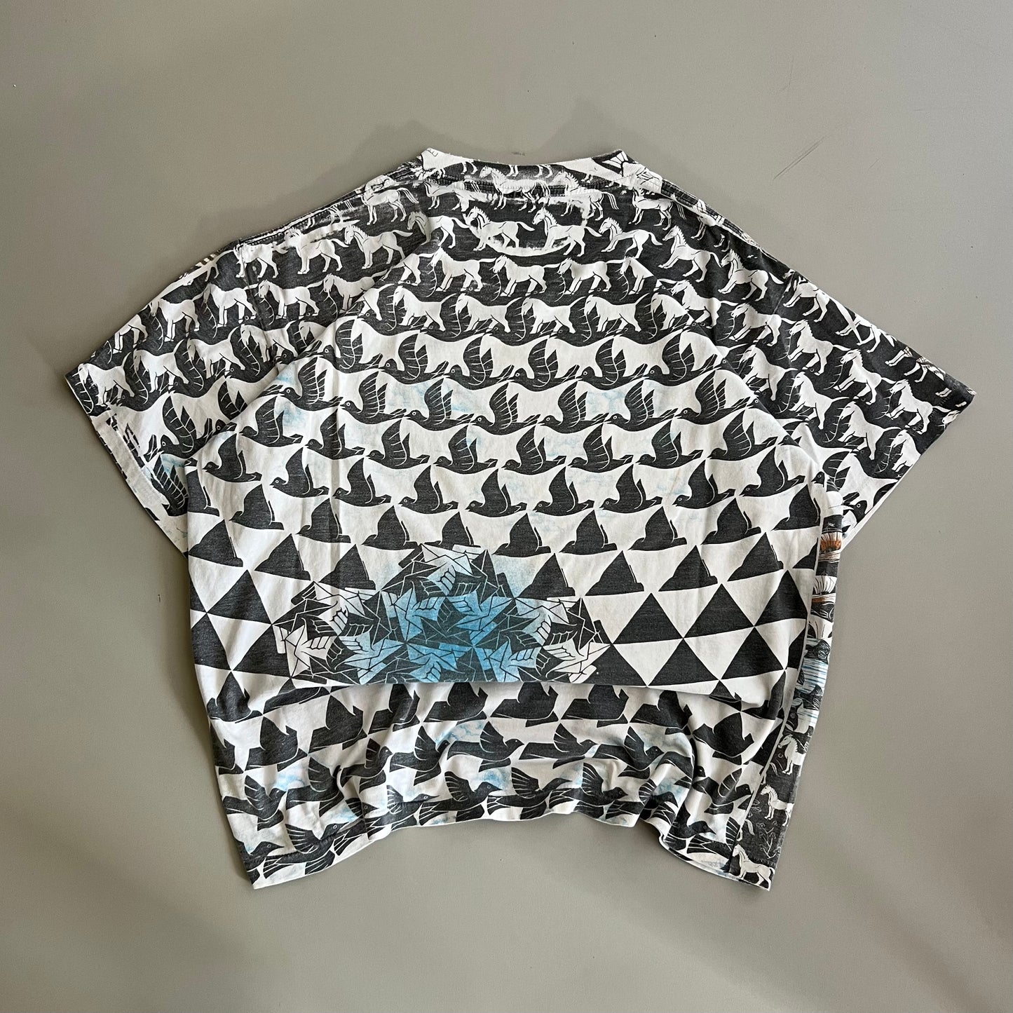 Xl 1991 MC Escher Fish AOP T-shirt