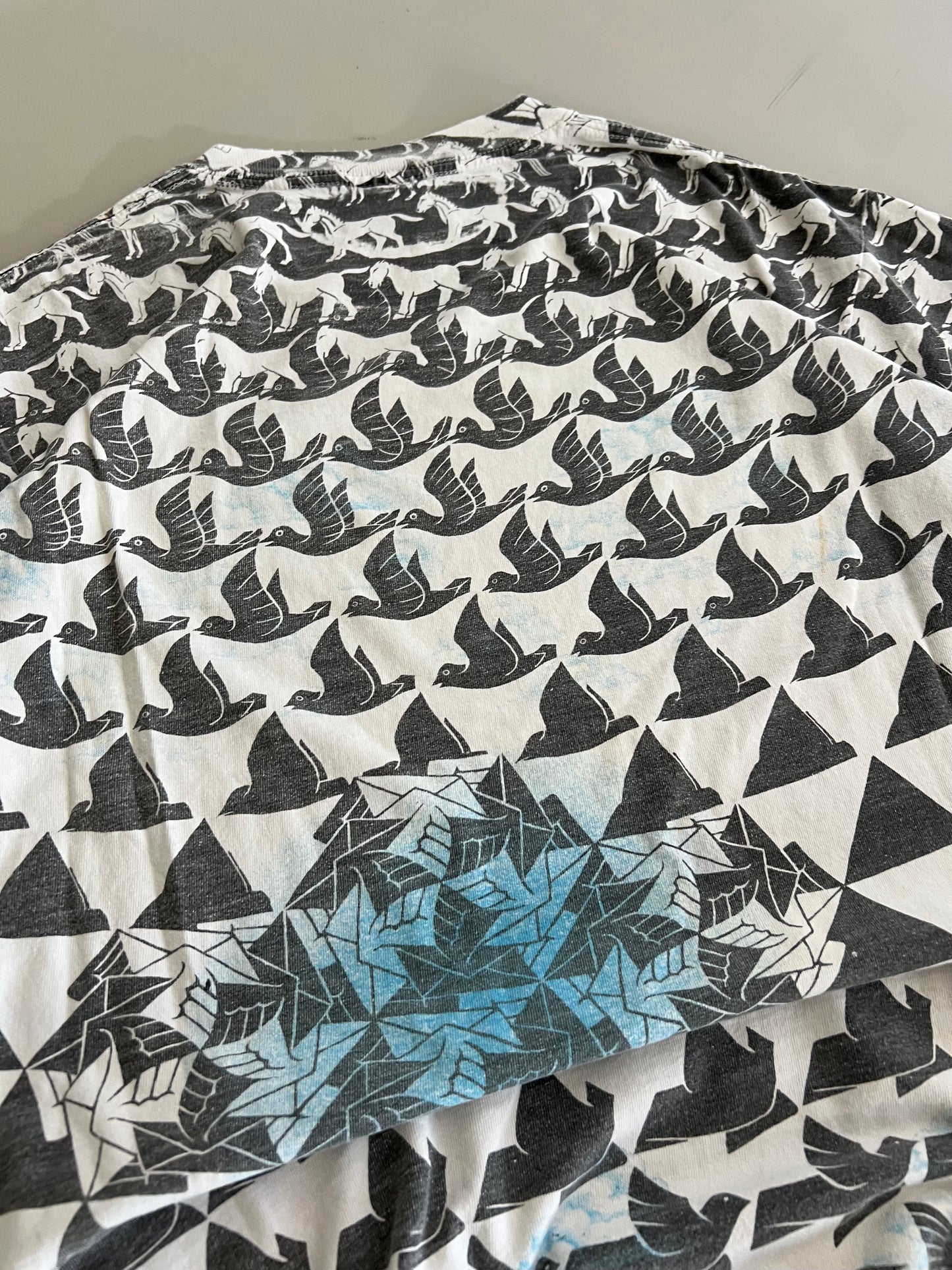 Xl 1991 MC Escher Fish AOP T-shirt