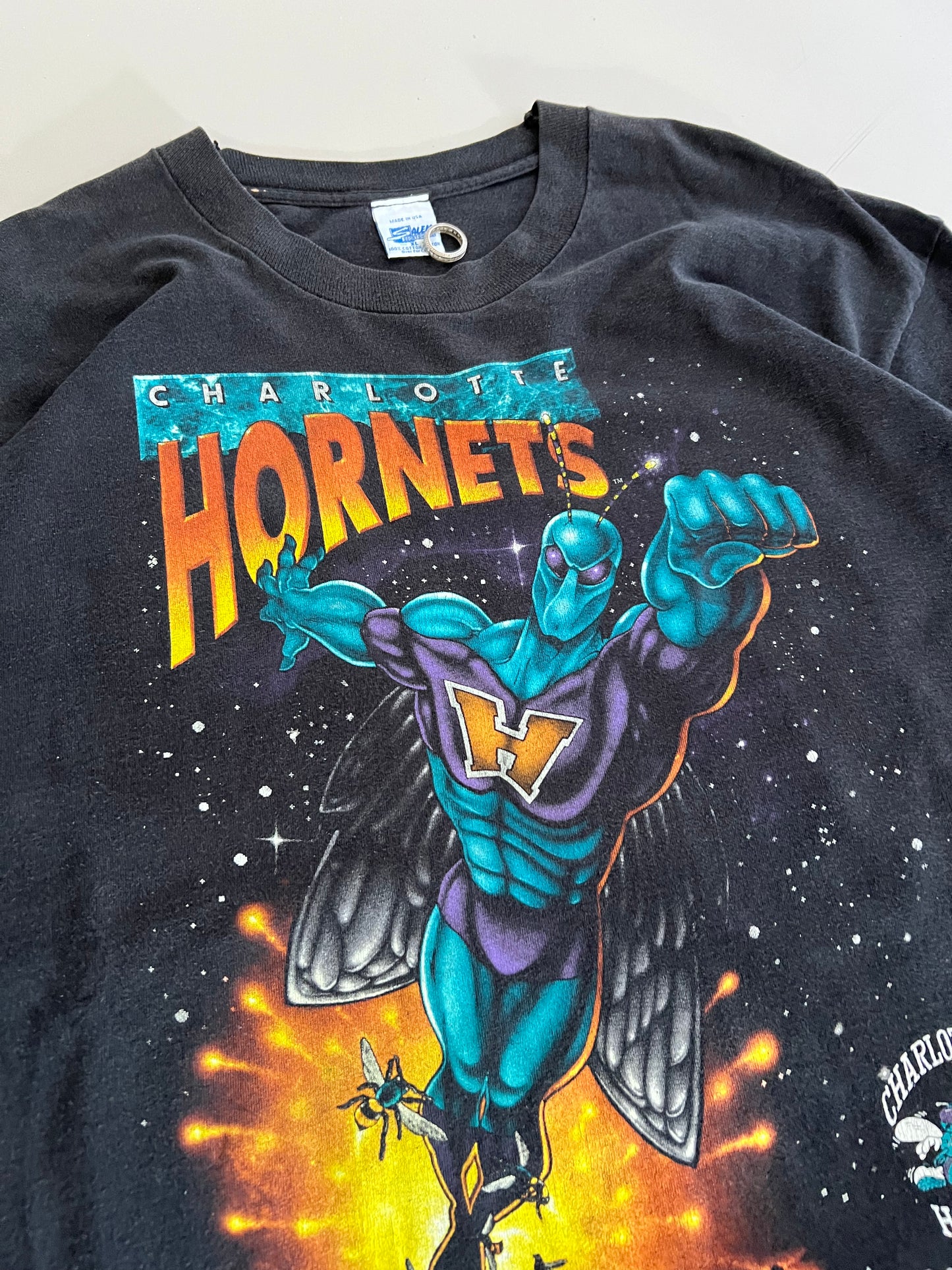 XL 90s Charlotte Hornets Super Hugo T-shirt