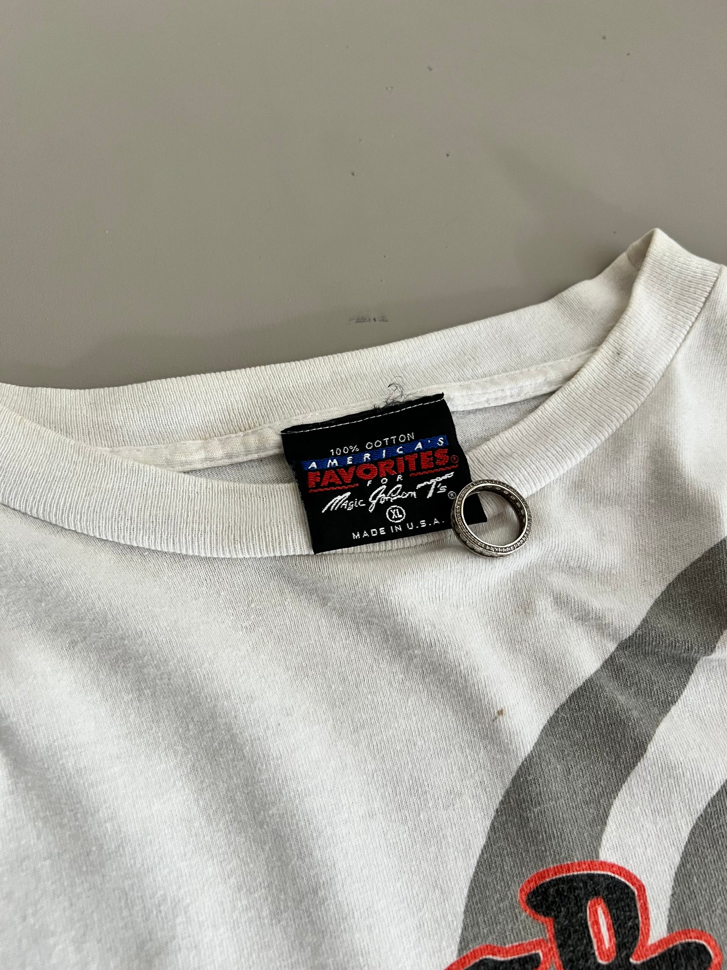 XL 90s Charlotte Hornets AOP T-shirt