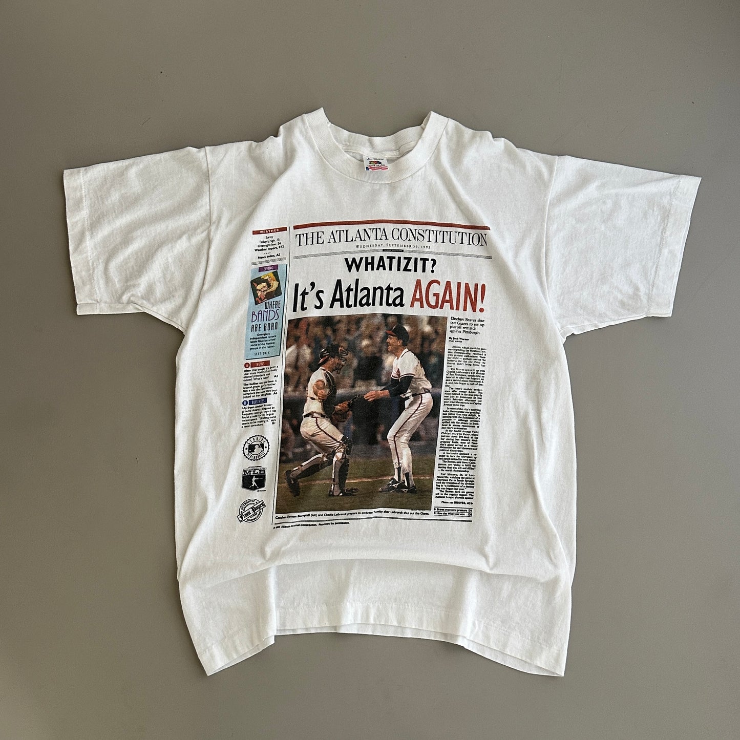 Large 1992 Atlanta Braves Atlanta Constitution Newspaper T-shirt