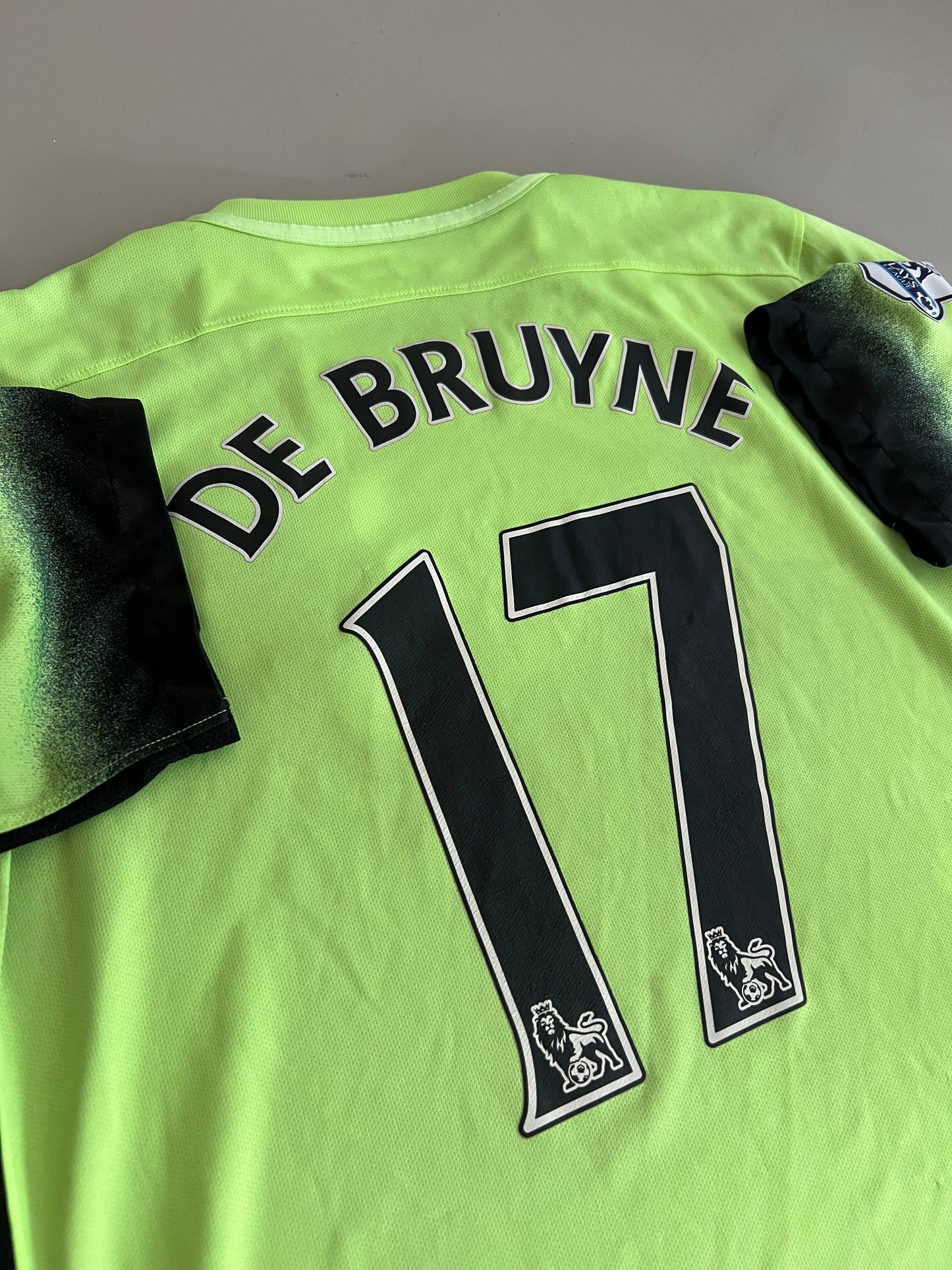 Medium 2000s Nike Manchester City Kevin De Bruyne Kit