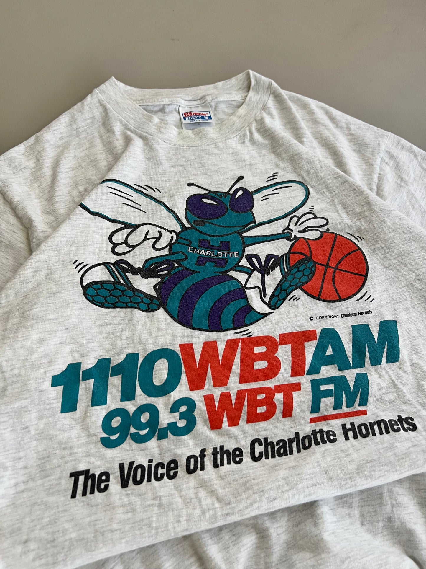 Large 90s Charlotte Hornets WBT T-shirt