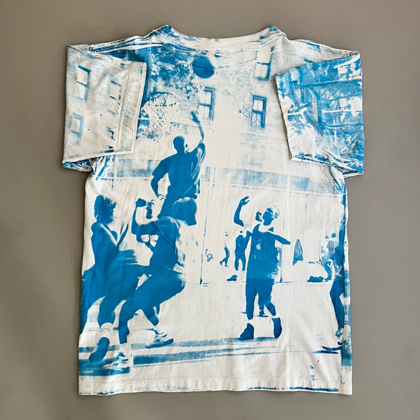XL 90s Charlotte Hornets AOP T-shirt