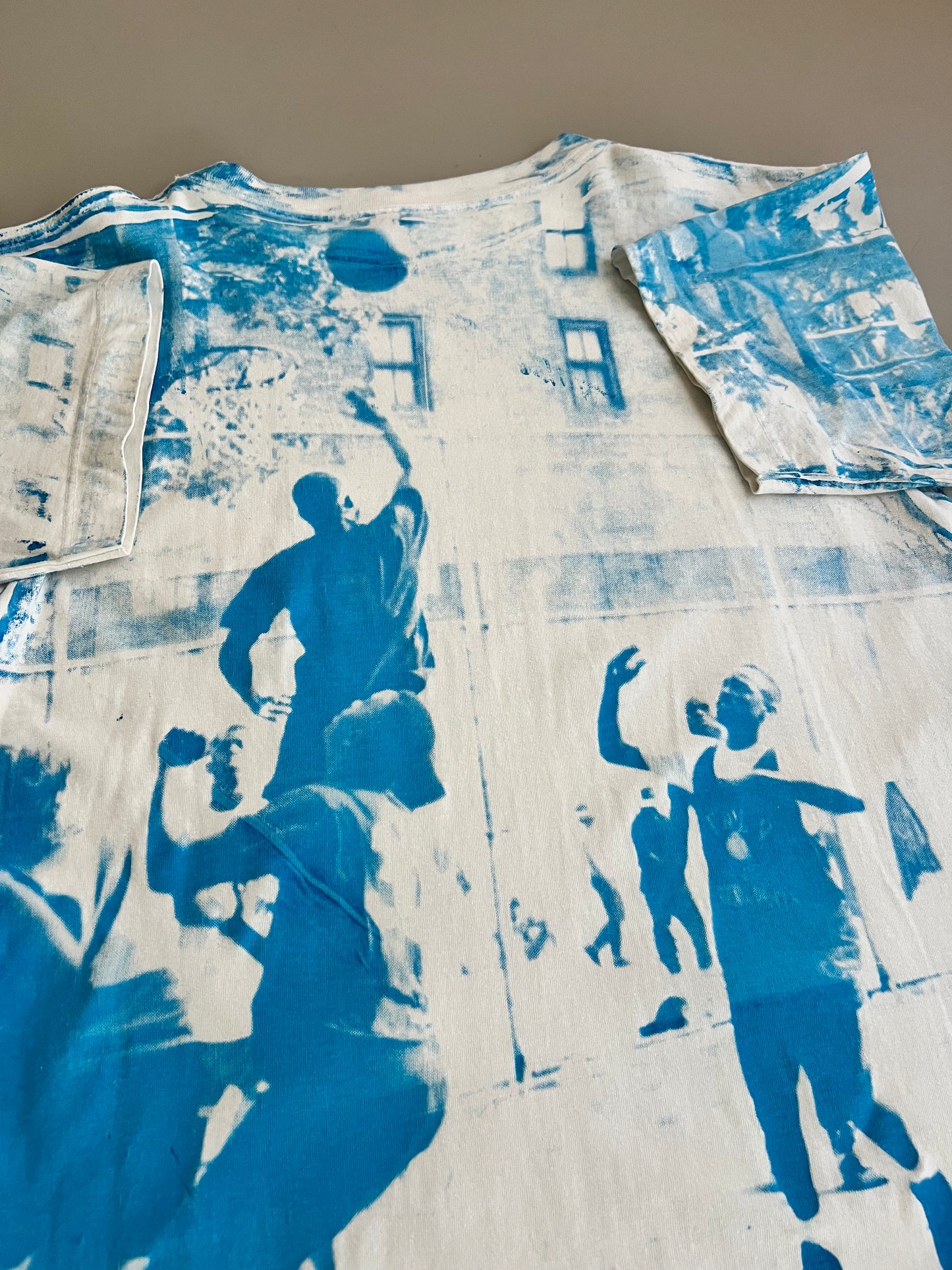 XL 90s Charlotte Hornets AOP T-shirt