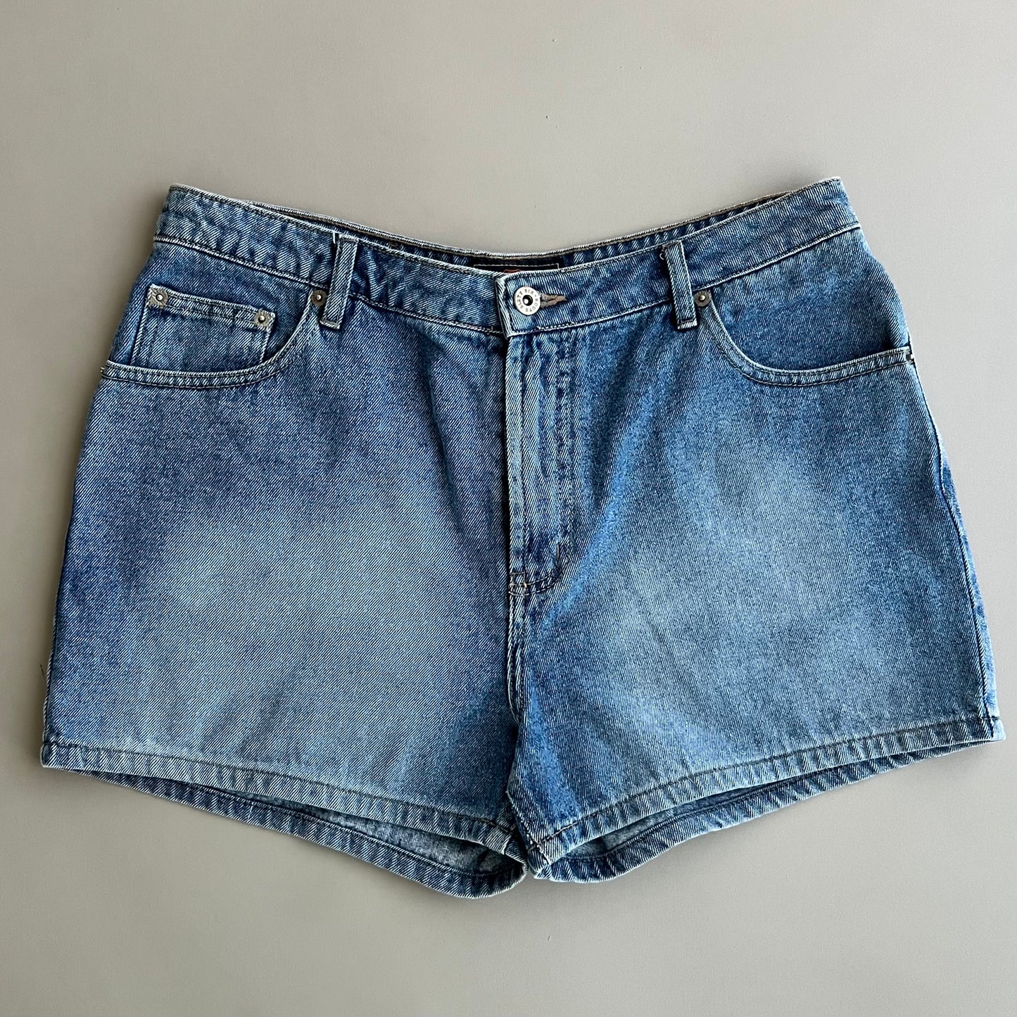 32w 2000s Route 66 Denim Shorts