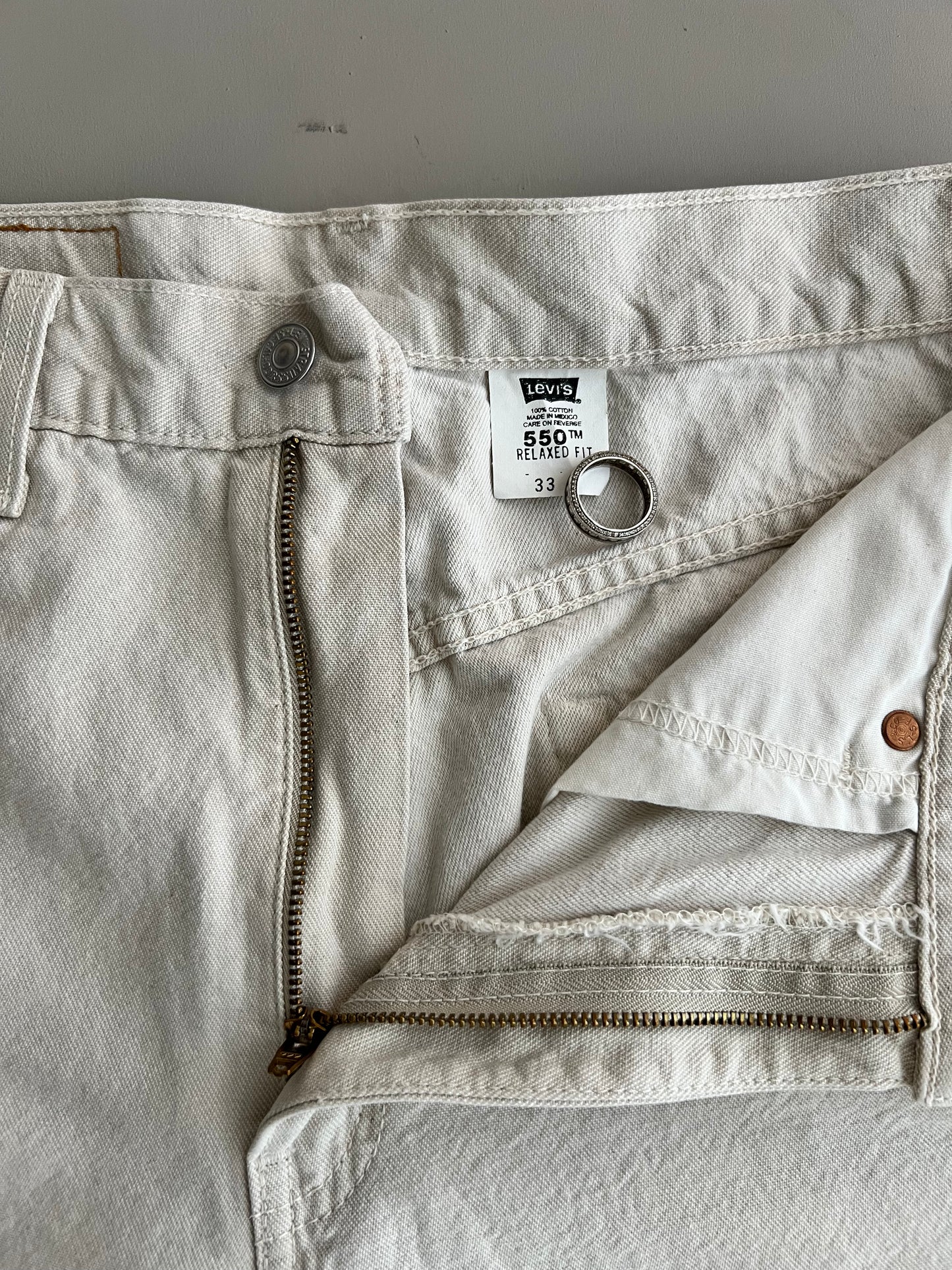 30" Levi's 550 Ecru Denim Shorts