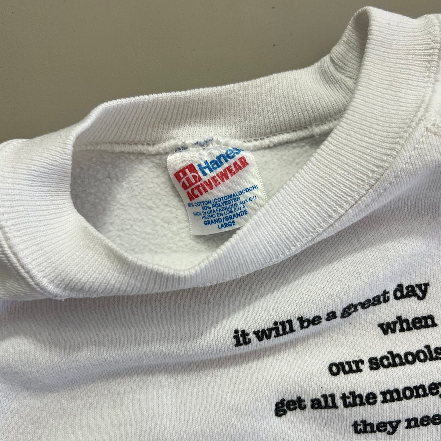 Medium 1980s Womens International League For Peace and Freedom Sweatshirt