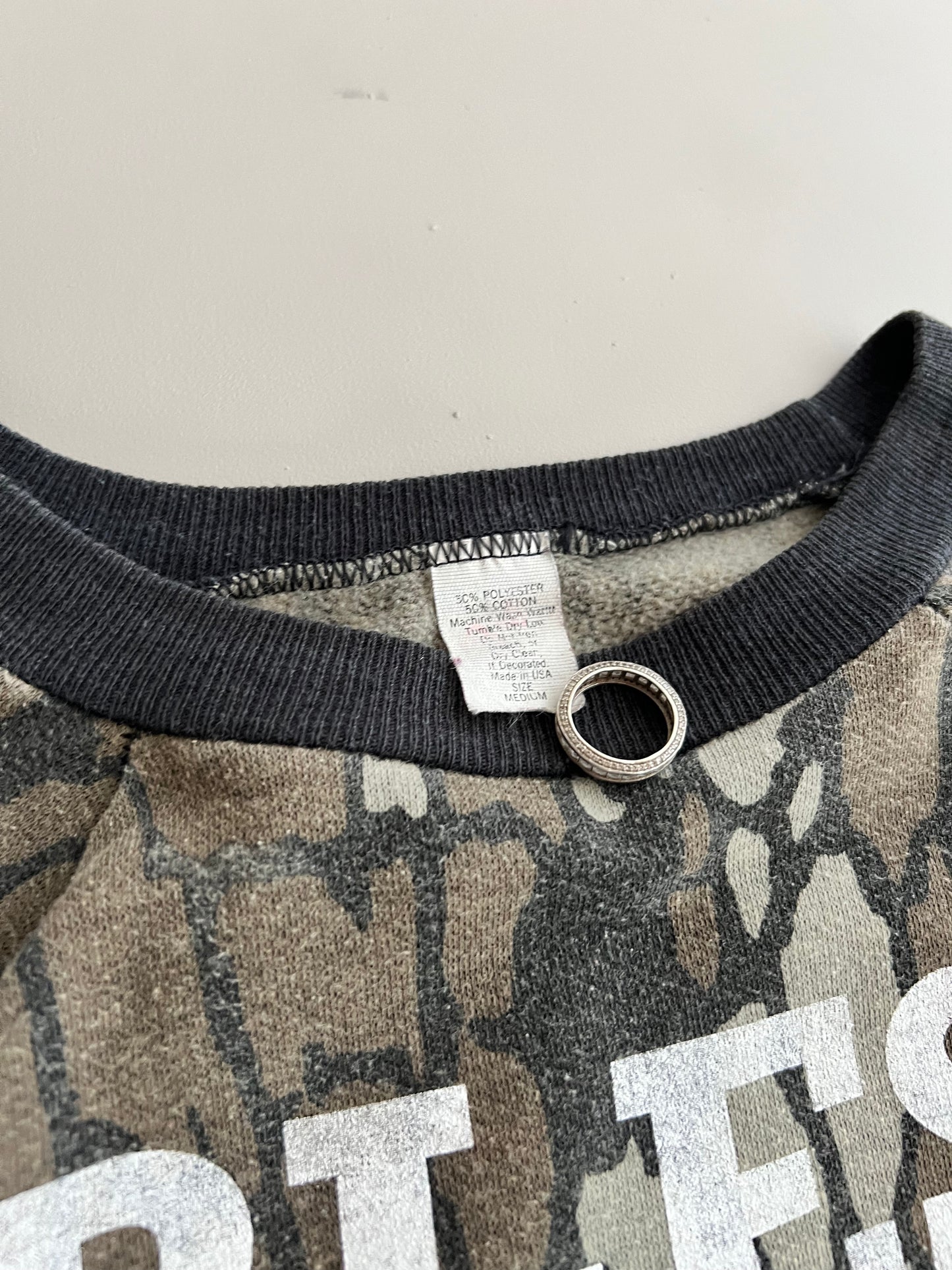 Medium 90s Camo Shop Merch Sweatshirt