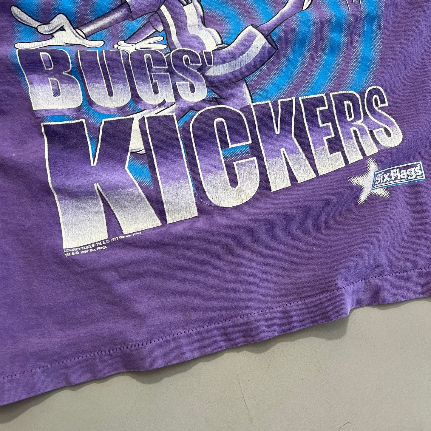 Large 1997 Six Flags Bugs Kickers T-shirt