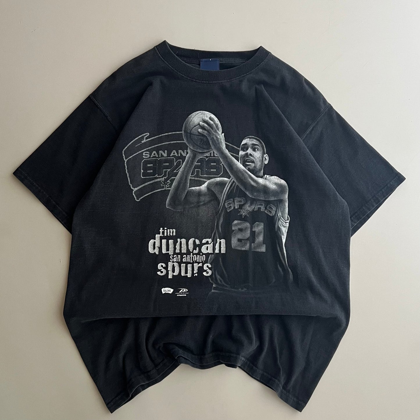 XL 2000s San Antonio Spurs Tim Duncan T-shirt