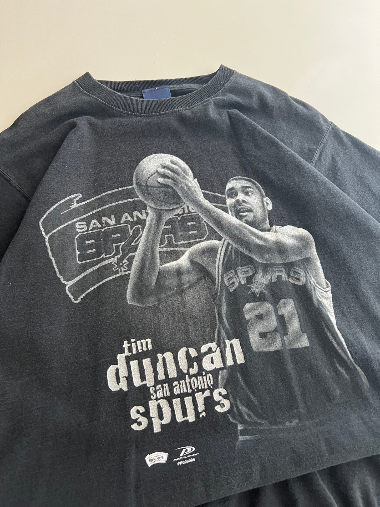 XL 2000s San Antonio Spurs Tim Duncan T-shirt