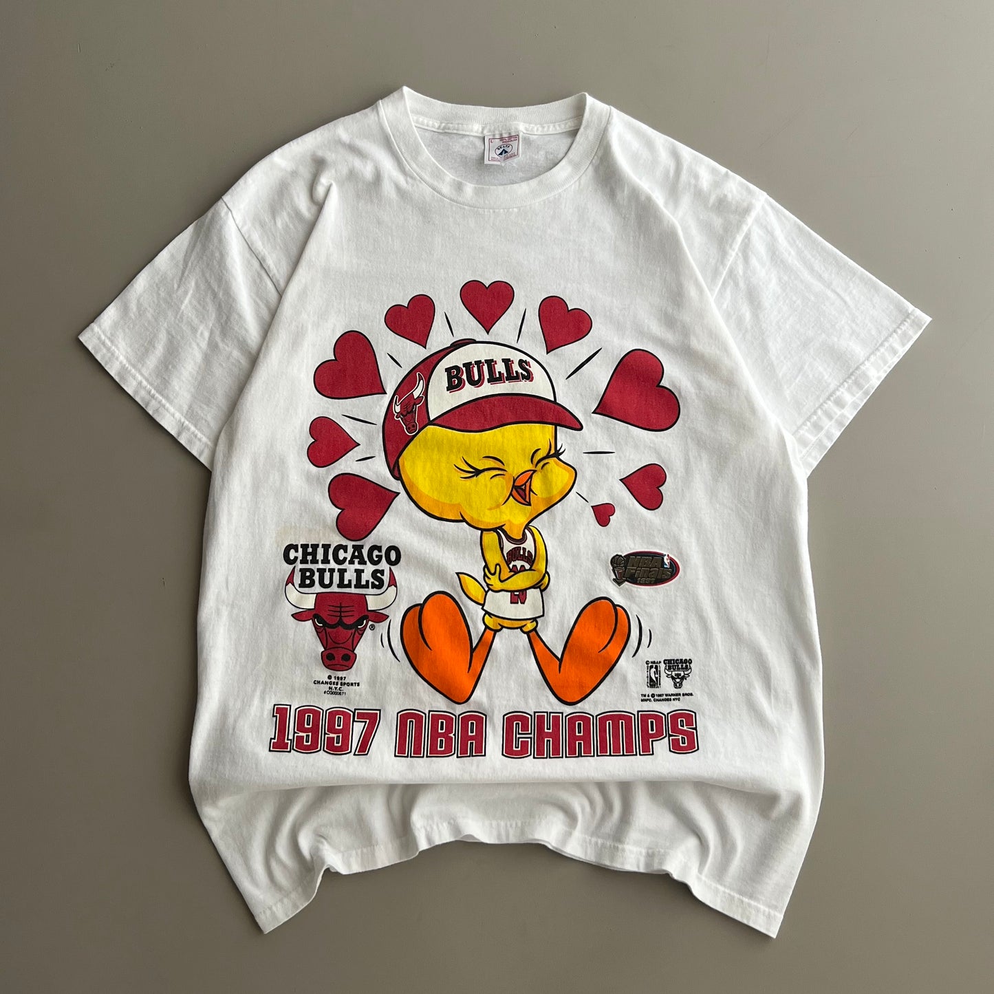 Large 1997 Chicago Bulls Tweetie Bird T-shirt