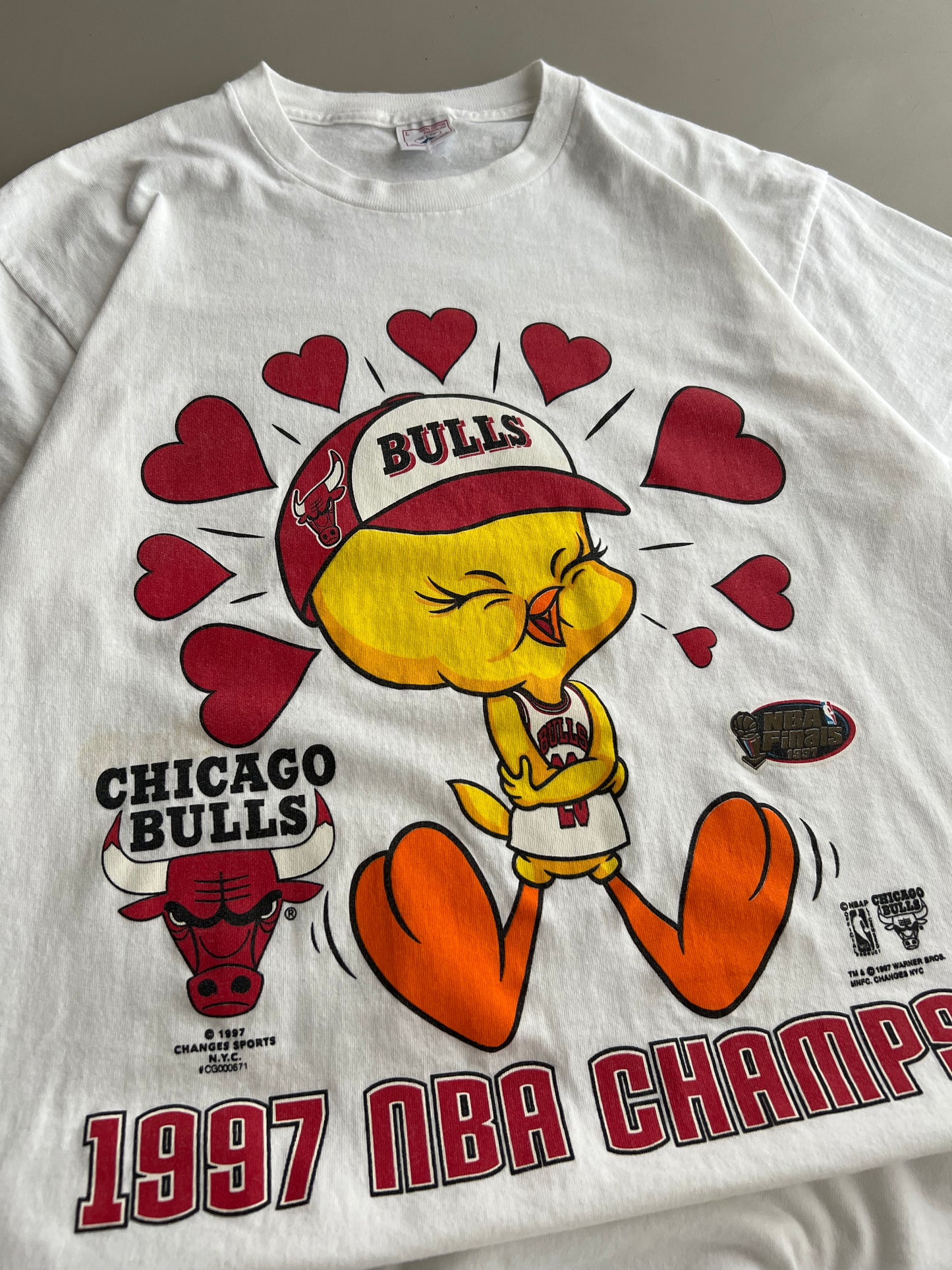 Large 1997 Chicago Bulls Tweetie Bird T-shirt