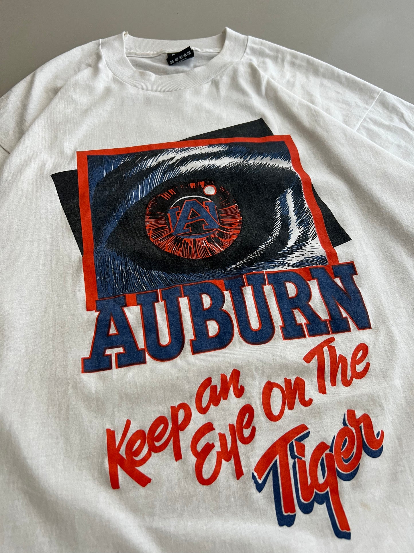 XL 90s Auburn Eye On The Tiger T-shirt