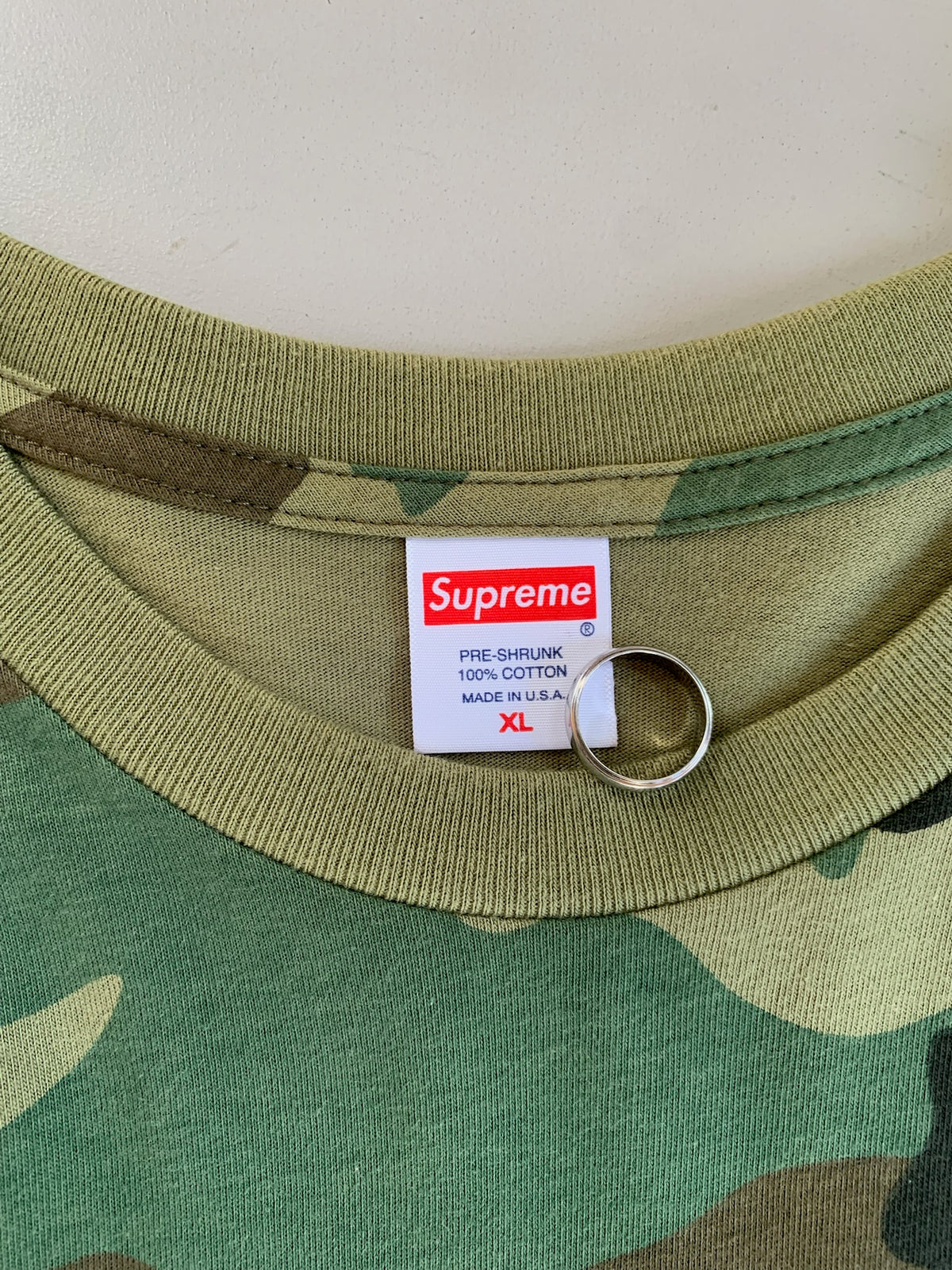XL Supreme Middle Finger to the World T-shirt