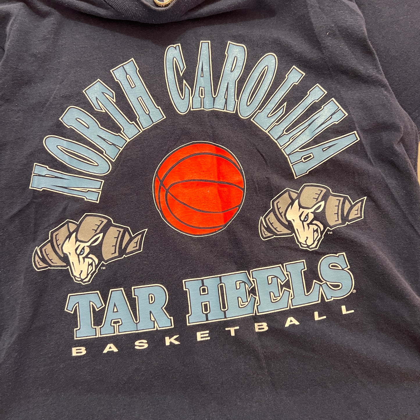 Medium 2000s North Carolina Tar Heels Basketball T-shirt