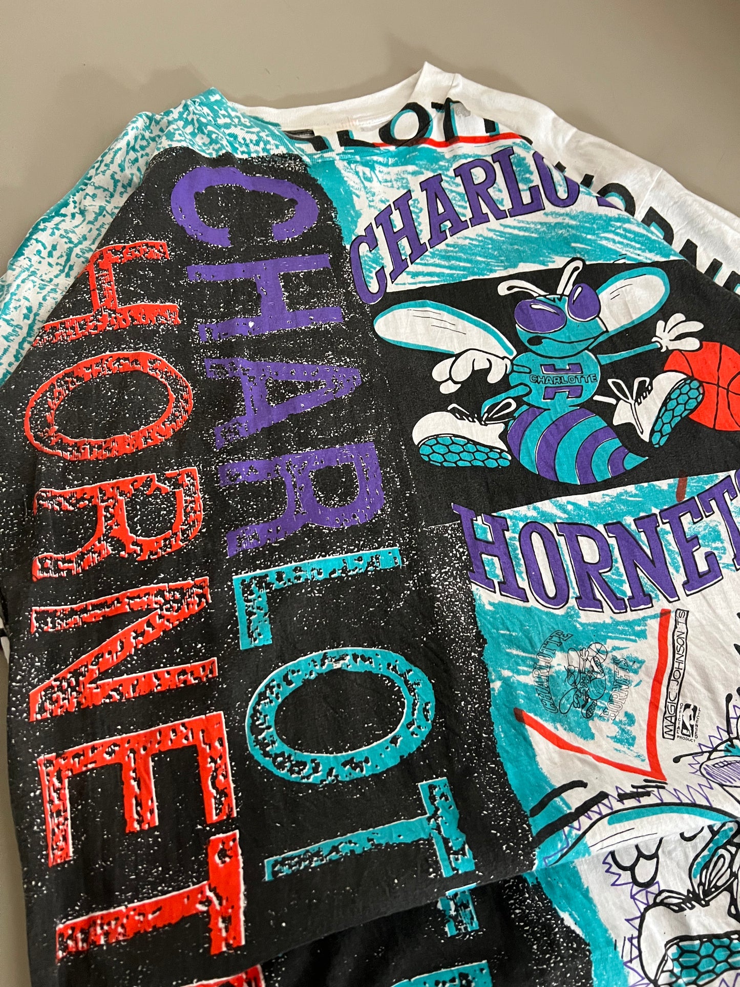 XL 90s Charlotte Hornets AOP T-shirt