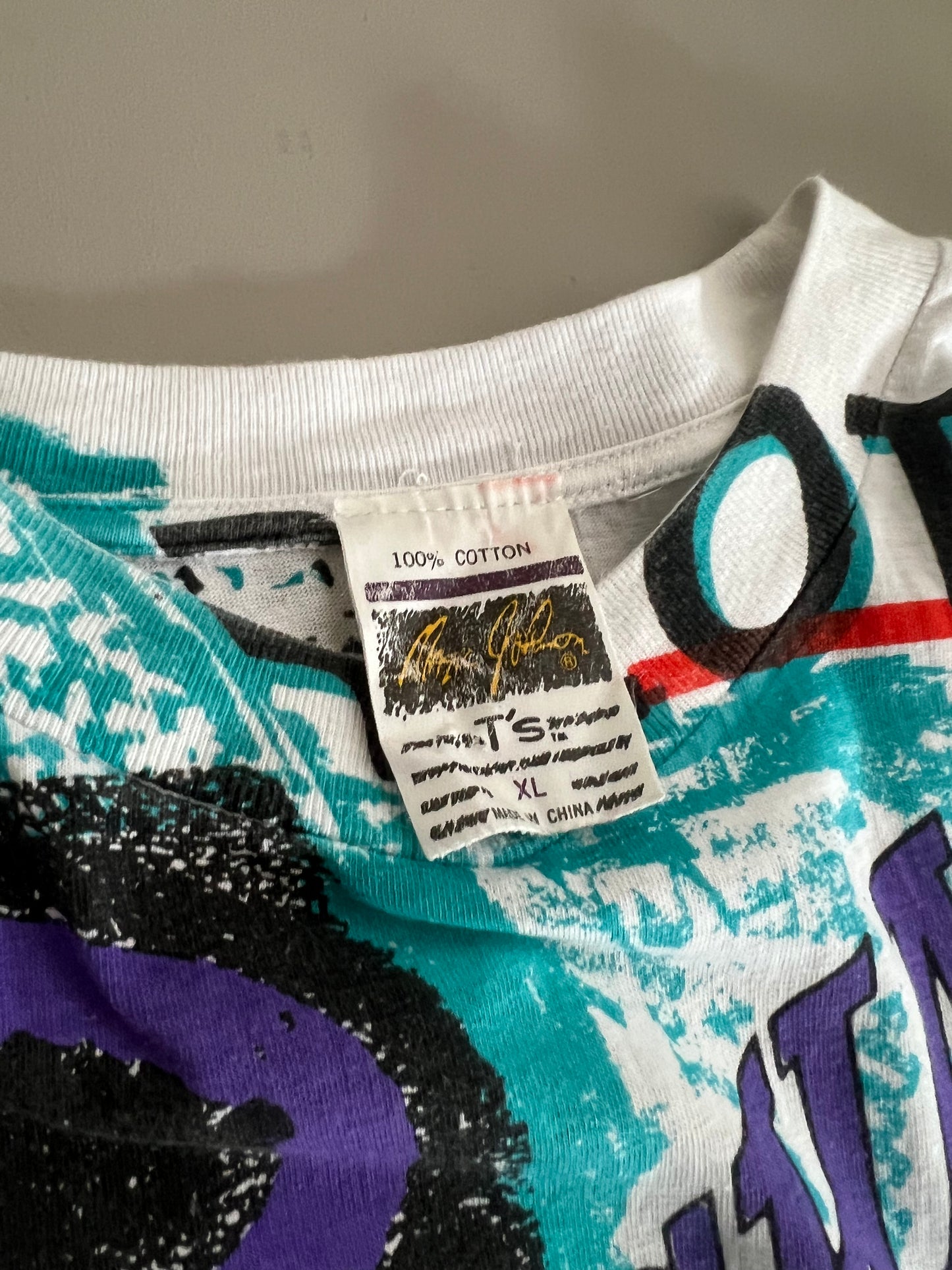 XL 90s Charlotte Hornets AOP T-shirt