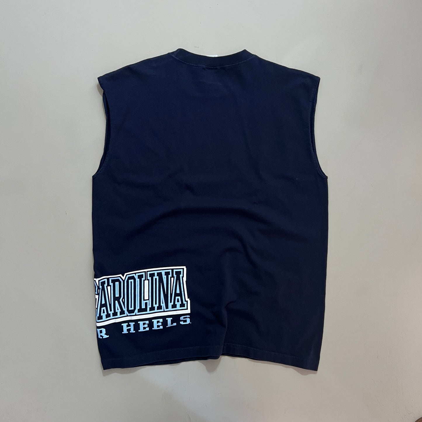 XL 2000s Carolina Tar heels Cut Off T-shirt