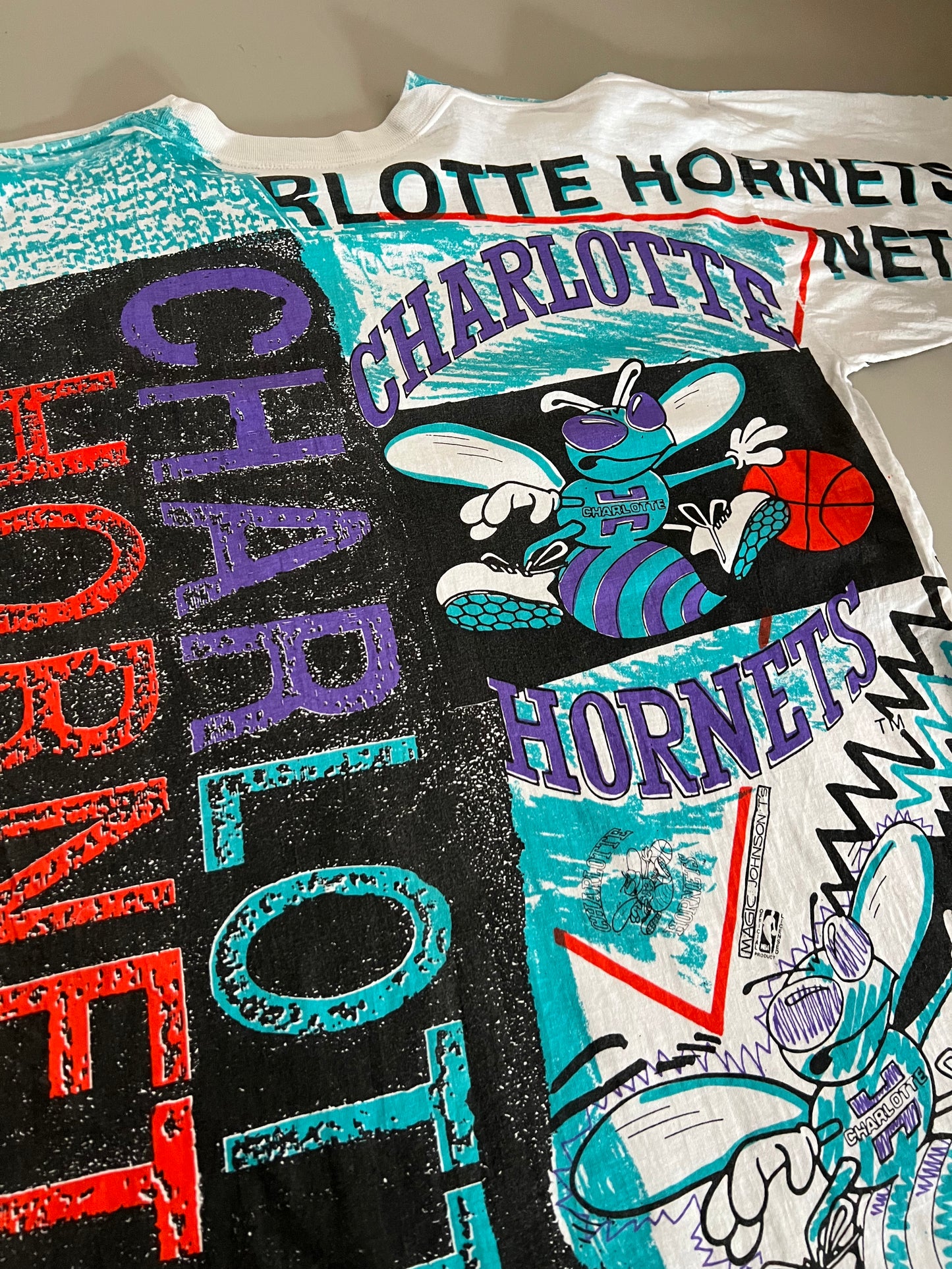 XL 90s Charlotte Hornets AOP T-shirt