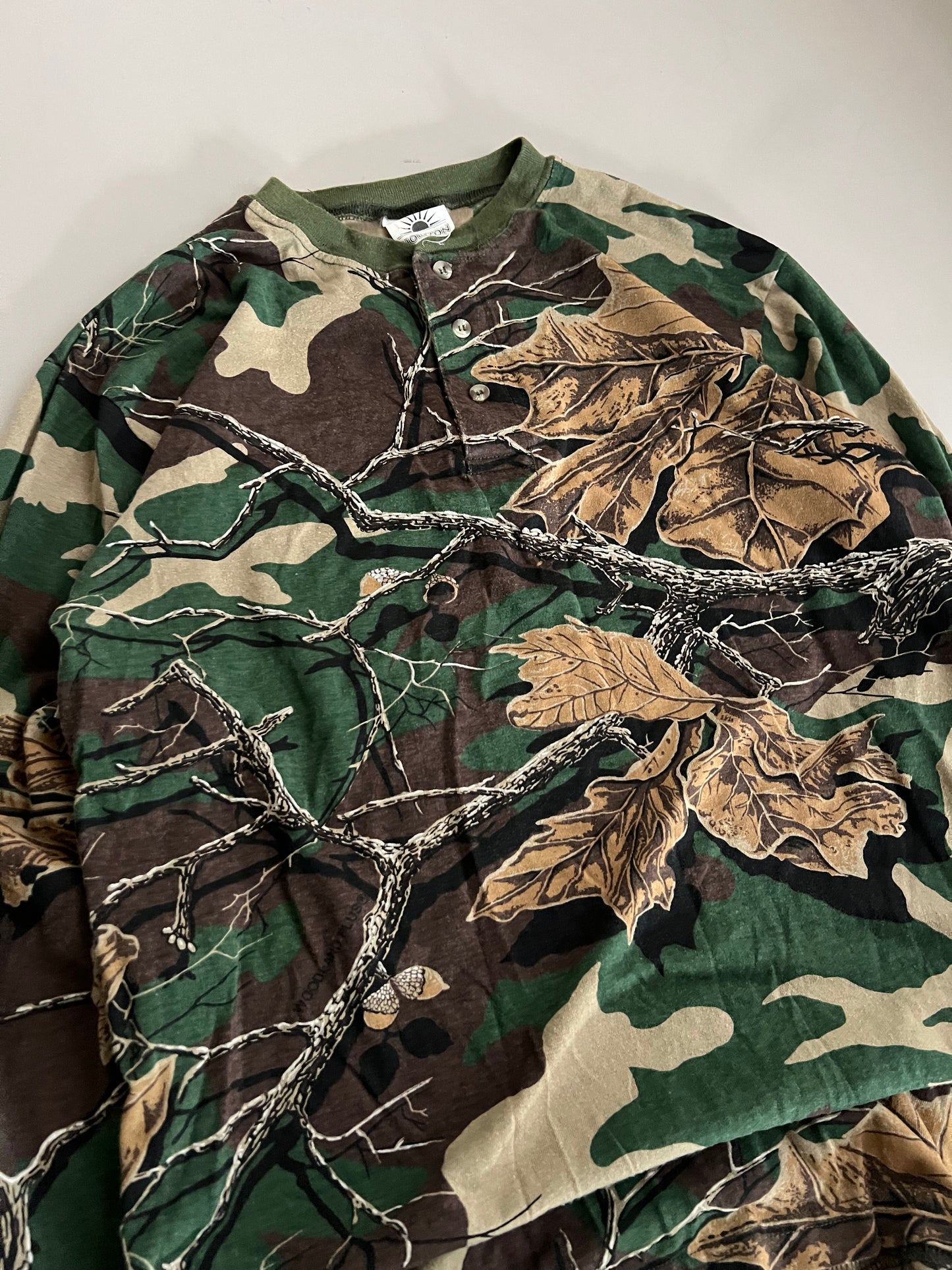 XL 90s Horizon Camo Henley