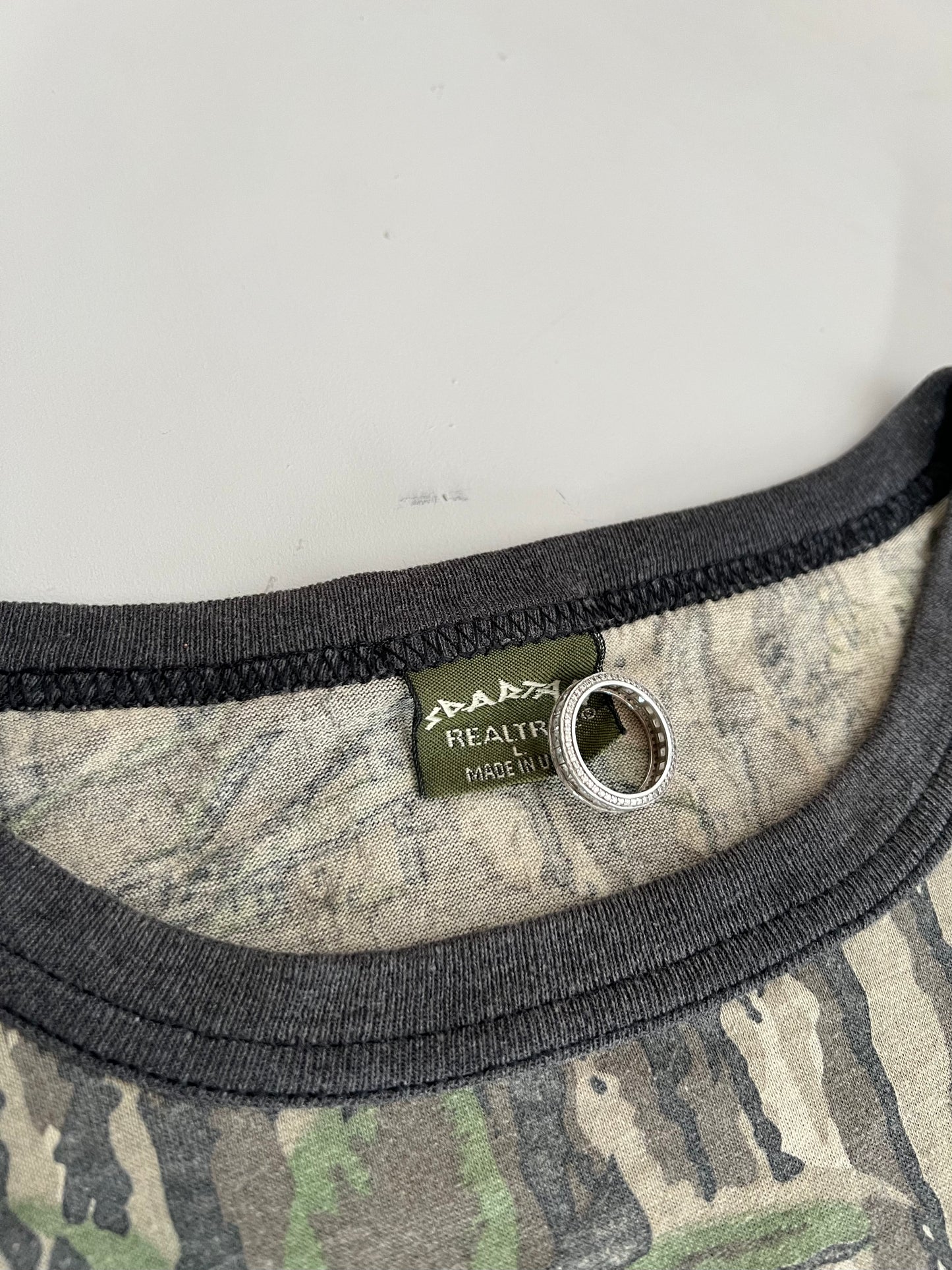 Large 90s Spartan Camo Long Sleeve Shirt