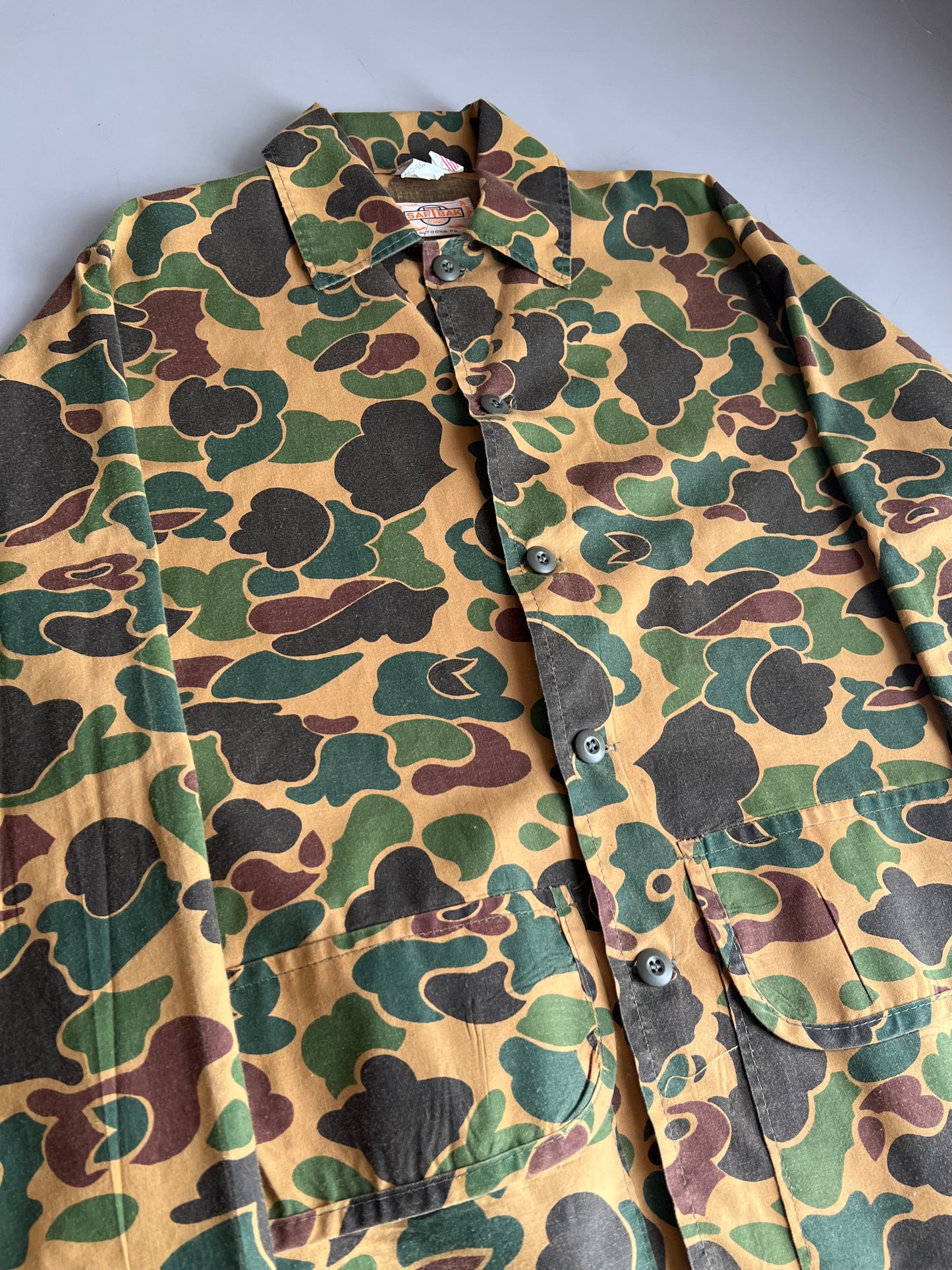 XL 90s SafTBak Camo Button Shirt