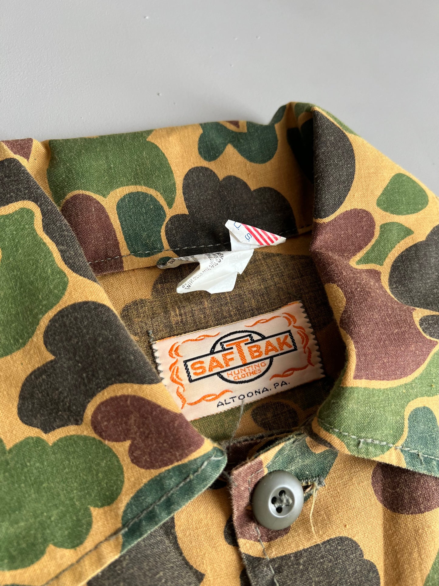 XL 90s SafTBak Camo Button Shirt
