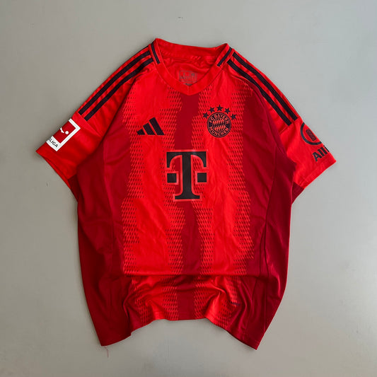Large Adidas FC Bayern Munchen Thomas Muller Kit