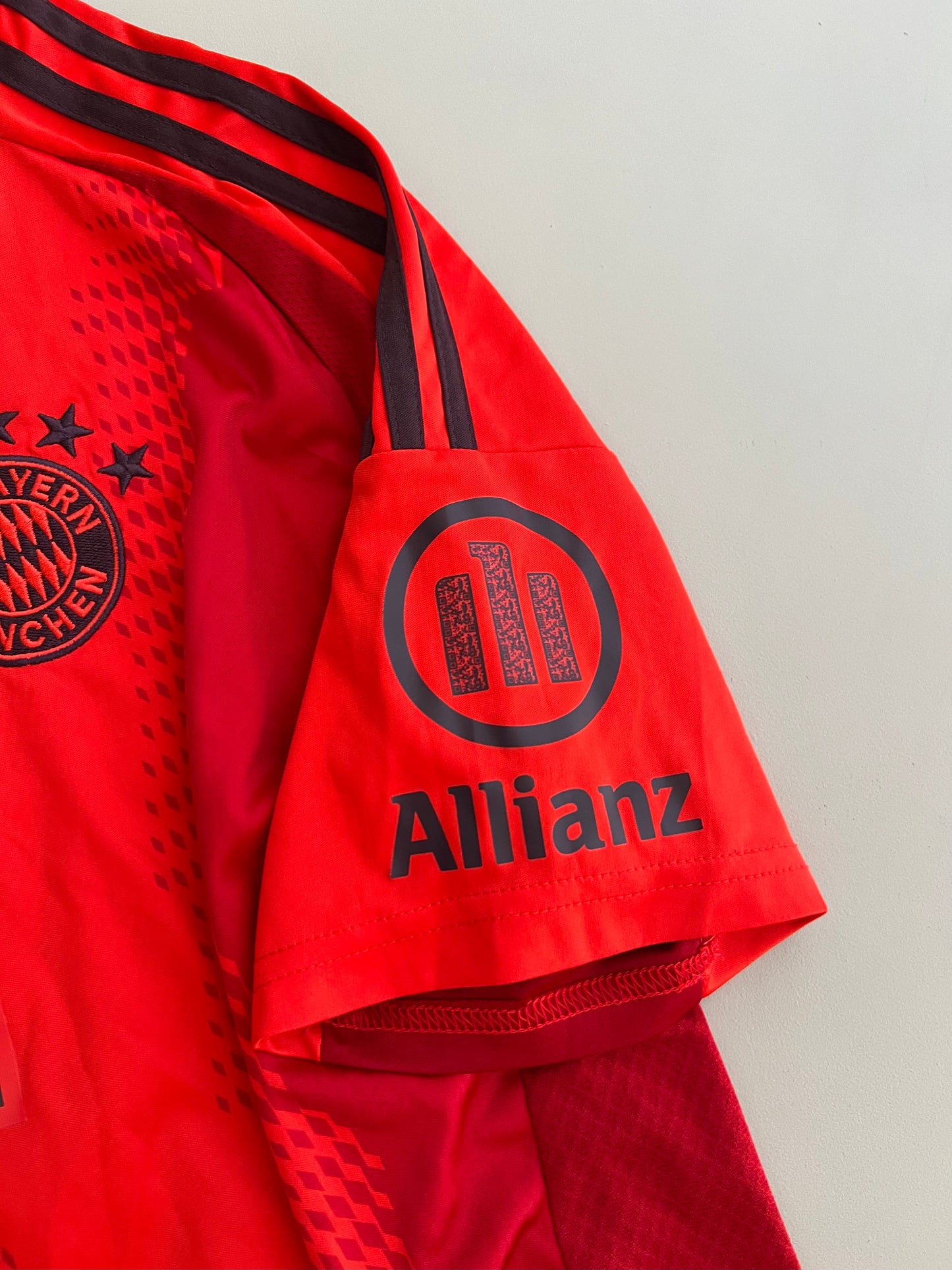 Large Adidas FC Bayern Munchen Thomas Muller Kit