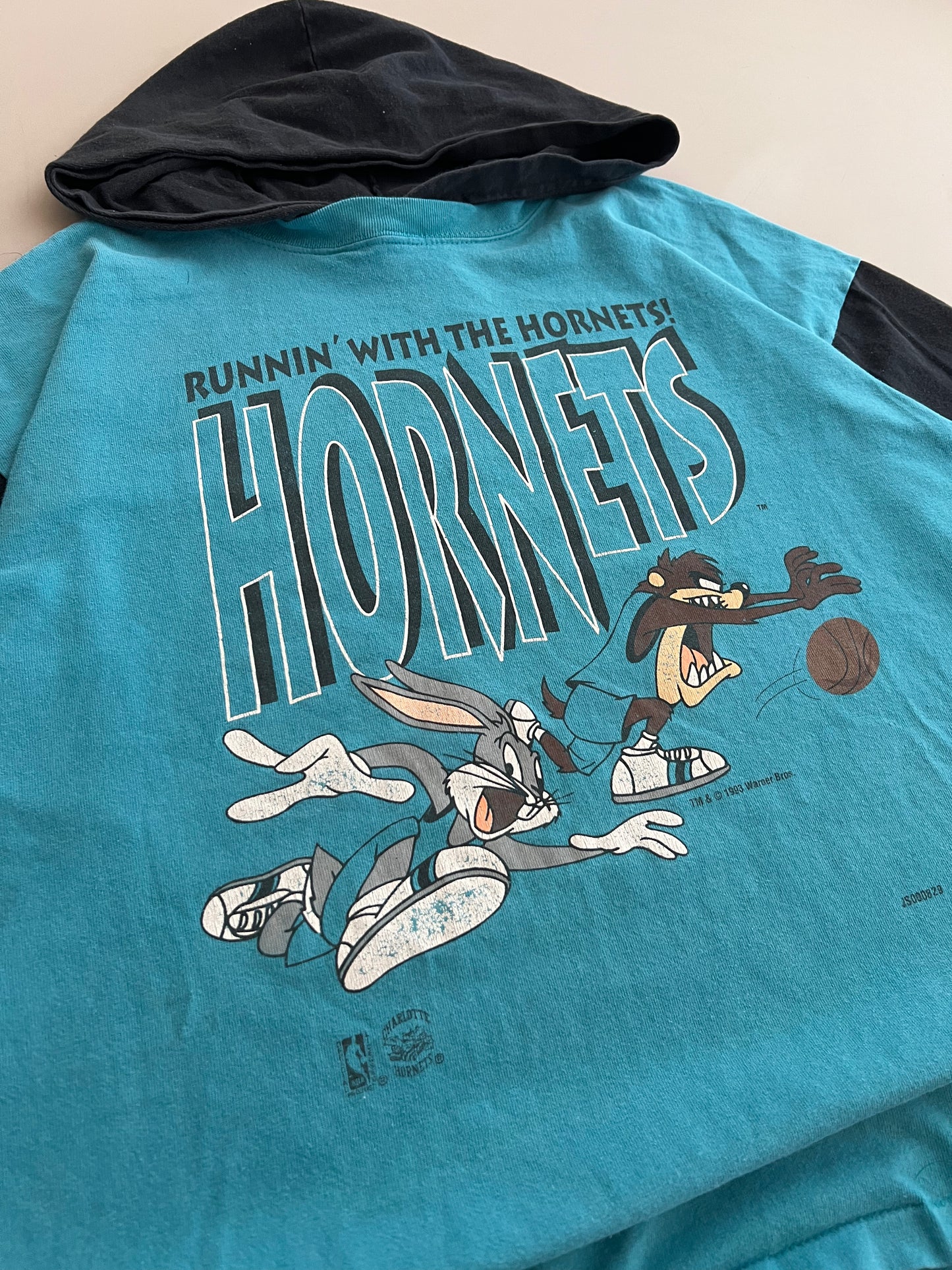 XL 1993 Charlotte Hornets Looney Tunes Sweatshirt