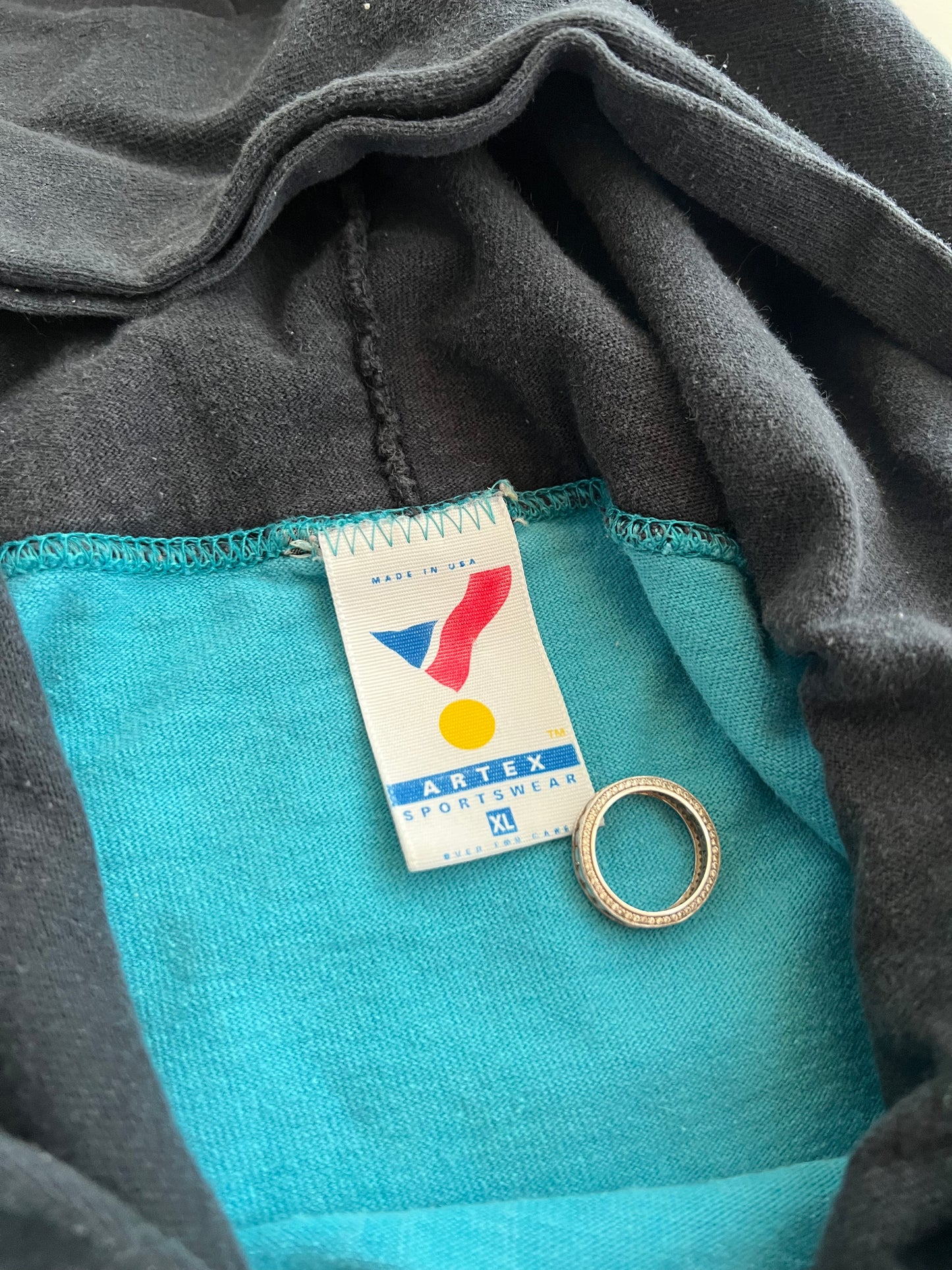 XL 1993 Charlotte Hornets Looney Tunes Sweatshirt