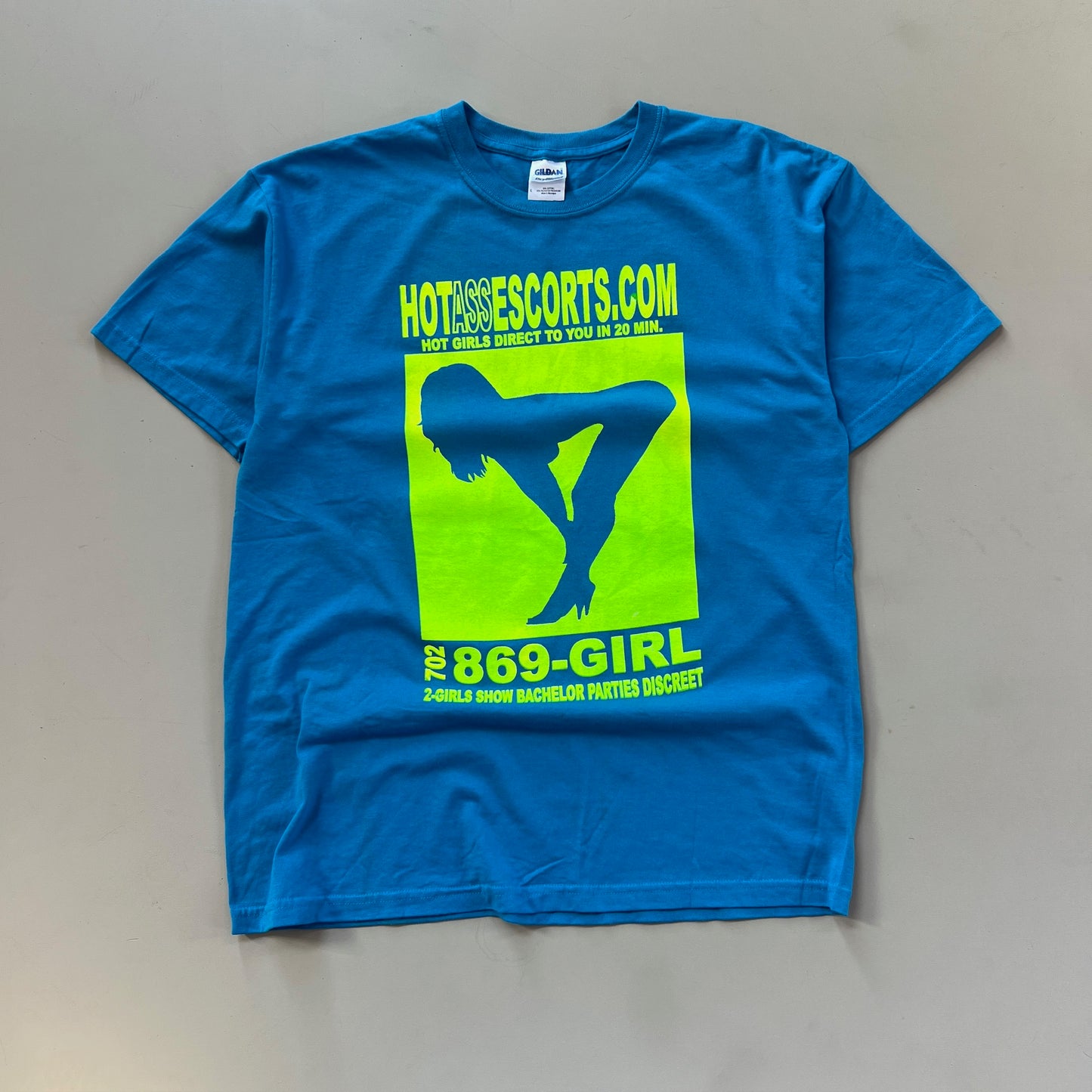 Large 2000s hotassescorts.com T-shirt