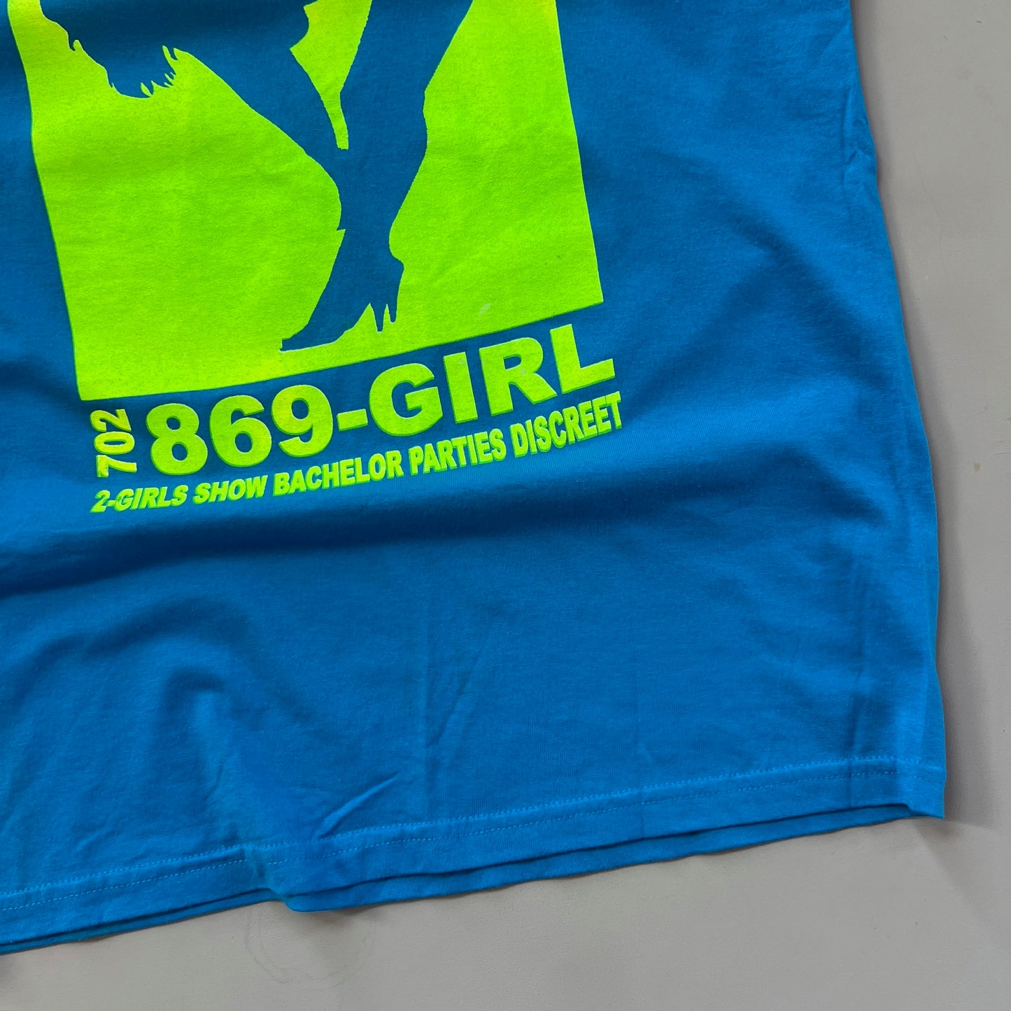 Large 2000s hotassescorts.com T-shirt
