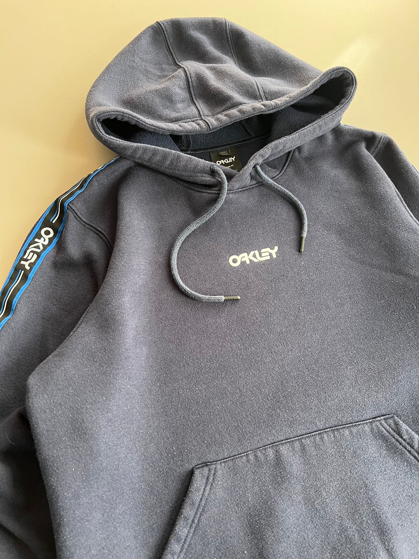XL 2000s Oakley Sweatshirt