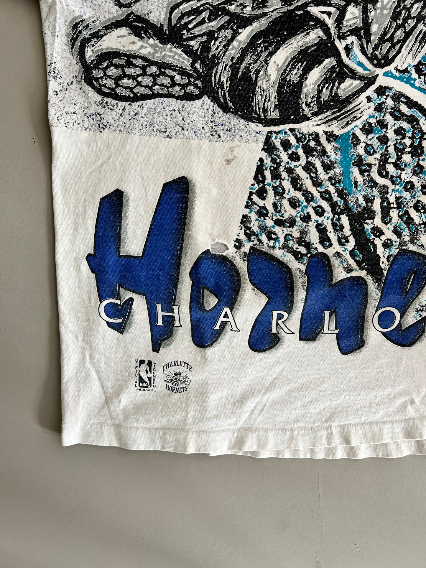 XL 90s Charlotte Hornets AOP T-shirt