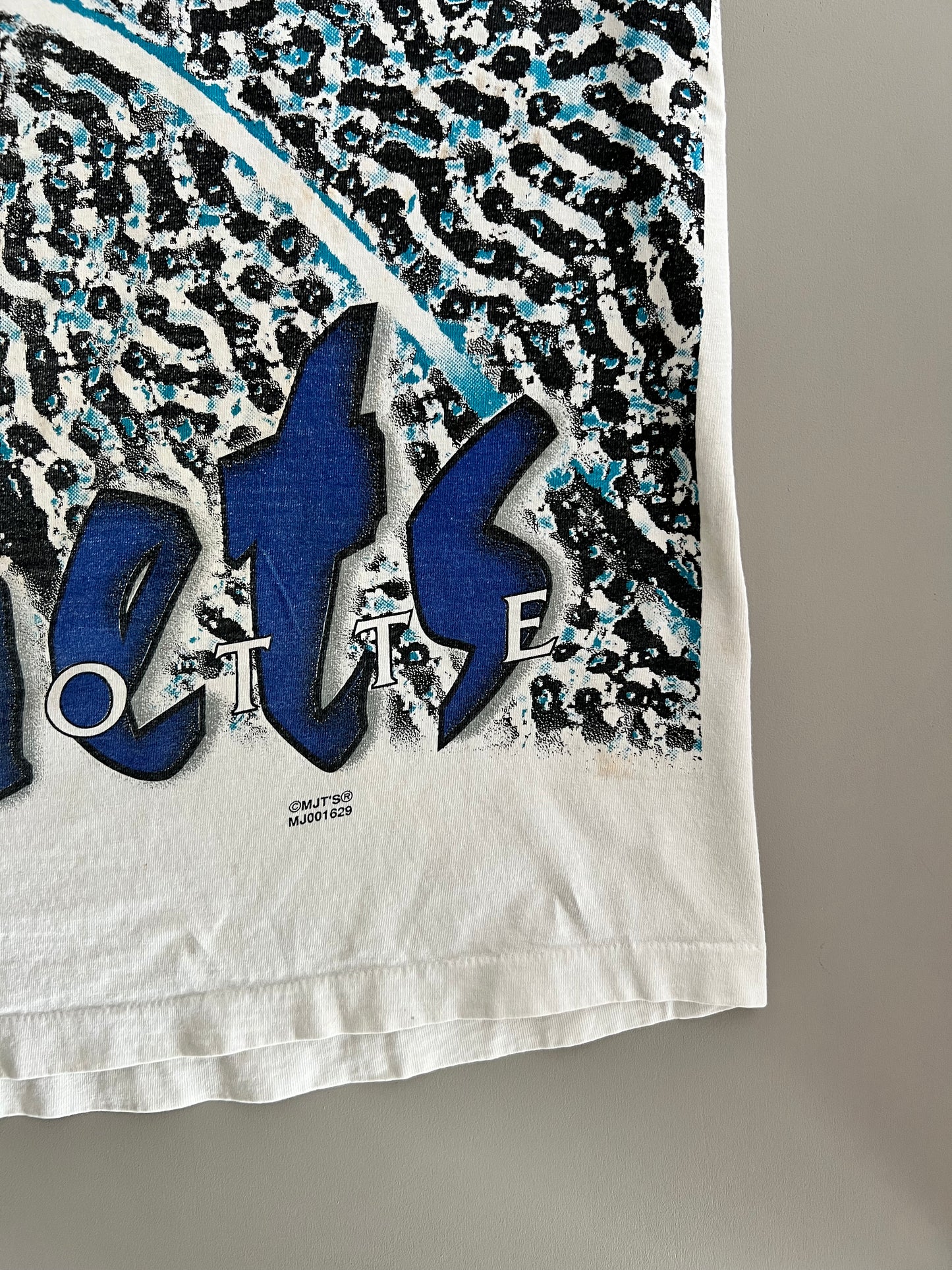 XL 90s Charlotte Hornets AOP T-shirt