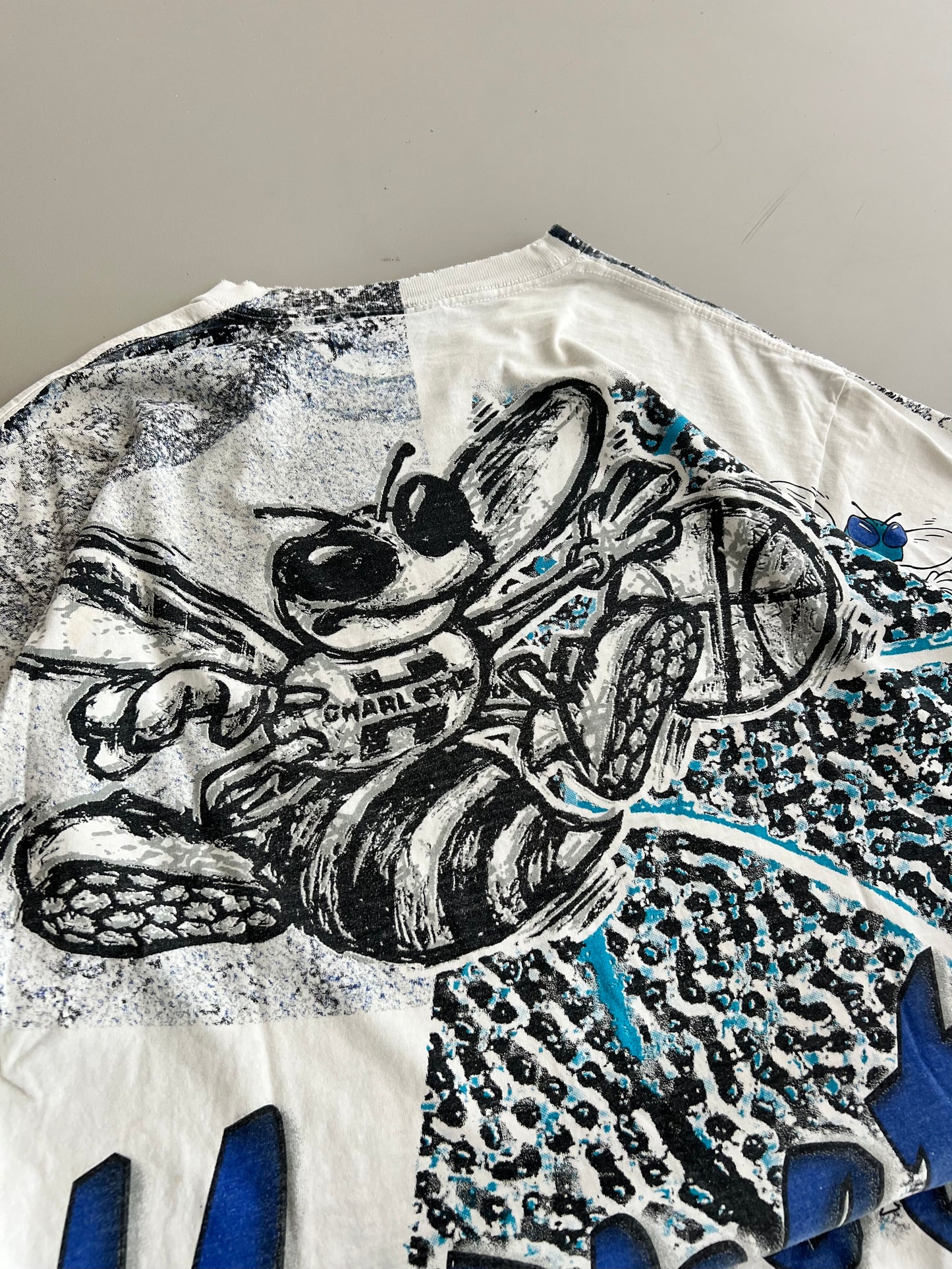 XL 90s Charlotte Hornets AOP T-shirt