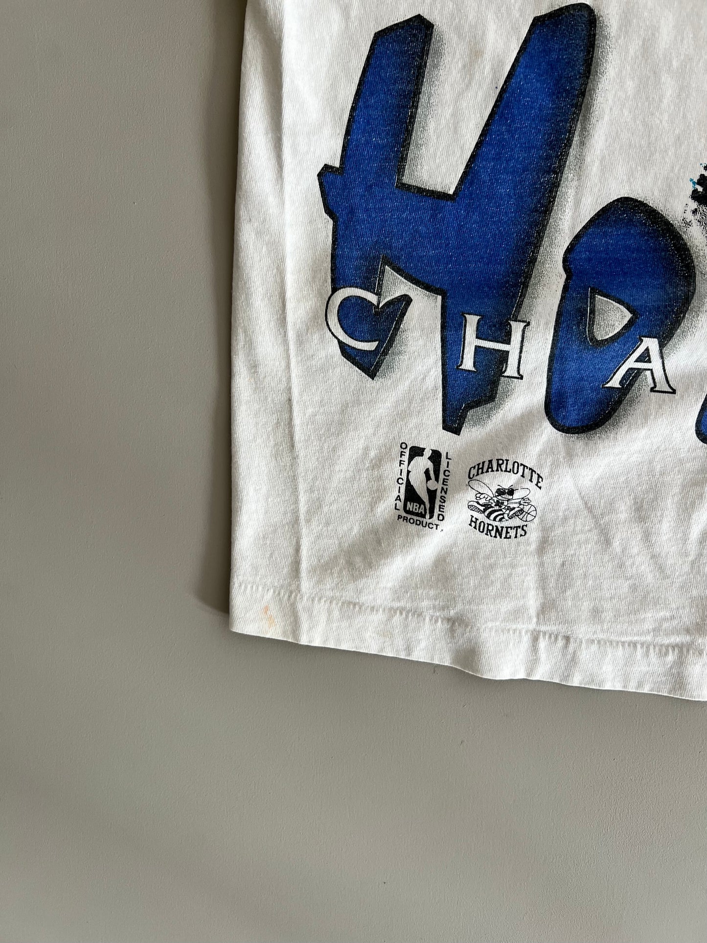 XL 90s Charlotte Hornets AOP T-shirt