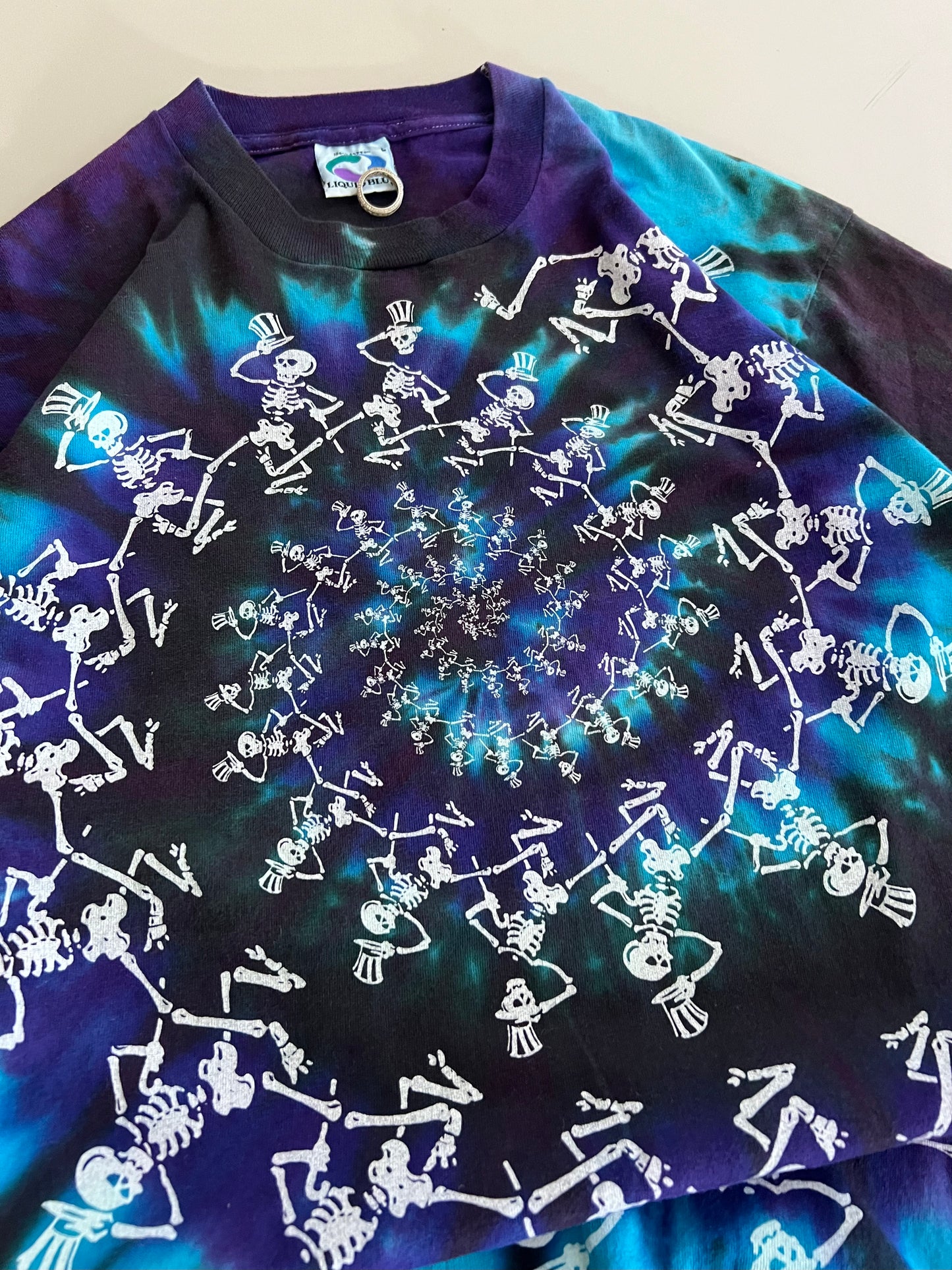 Large 1990 Grateful Dead T-shirt.