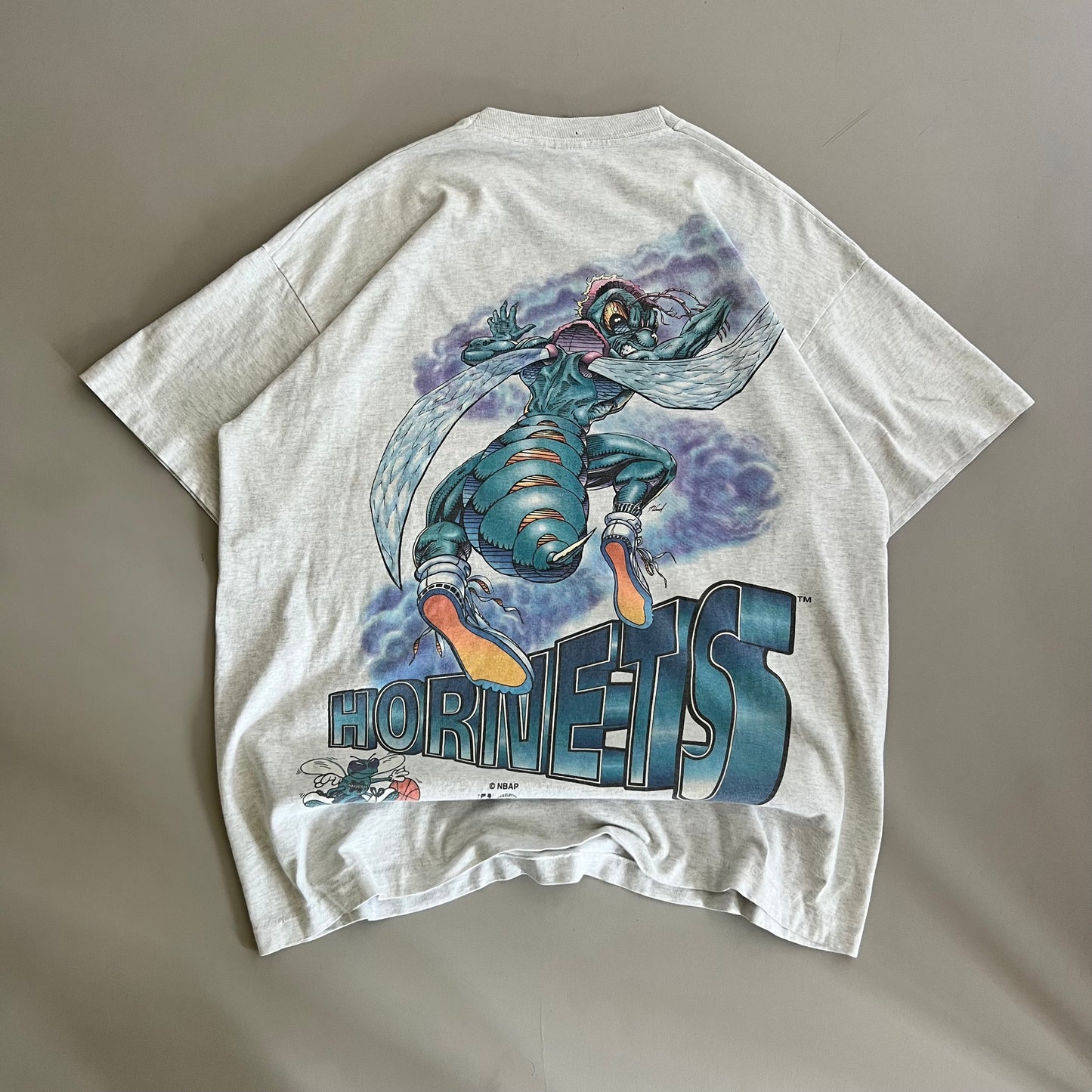 XL 90s Charlotte Hornets Hugo Break Through T-shirt
