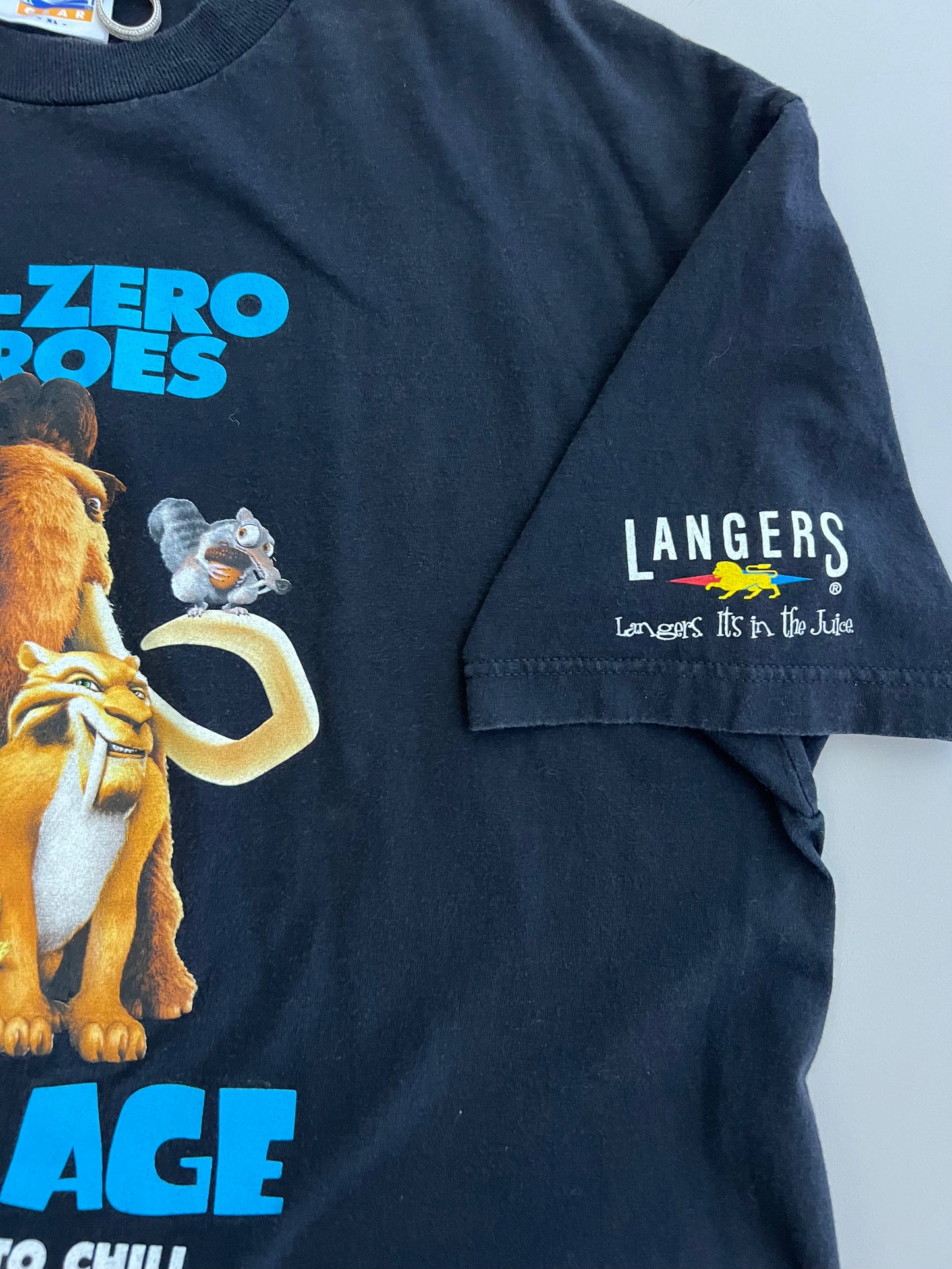 XL 2002 Ice Age Licensed to Chill T-shirt